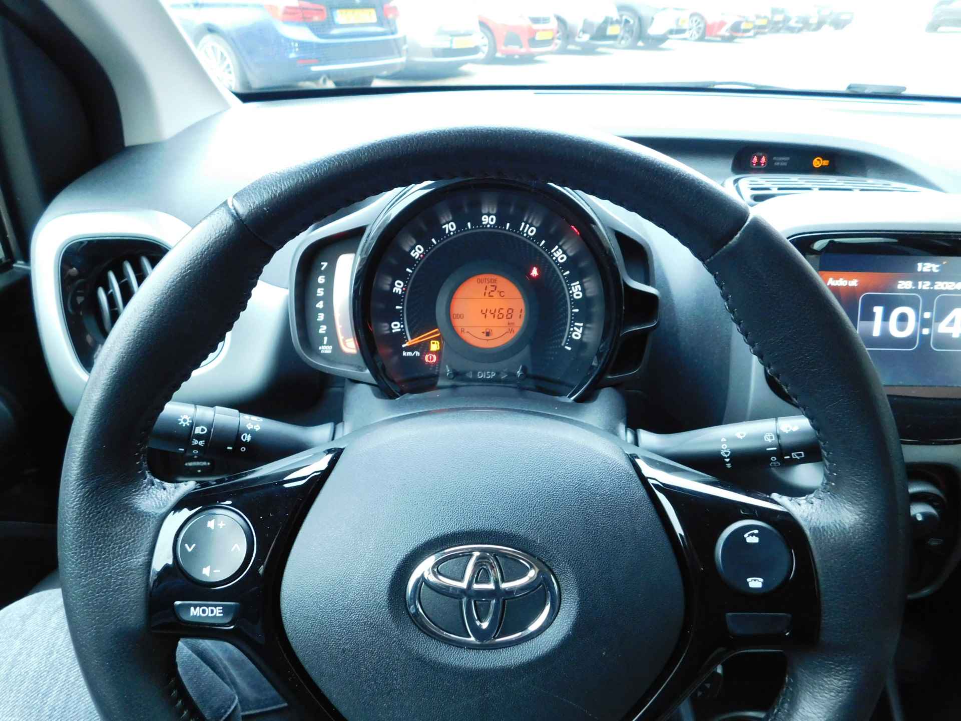 Toyota Aygo 1.0 VVT-i x-play | Achteruitrijcamera | Apple Carplay Android Auto | - 25/52