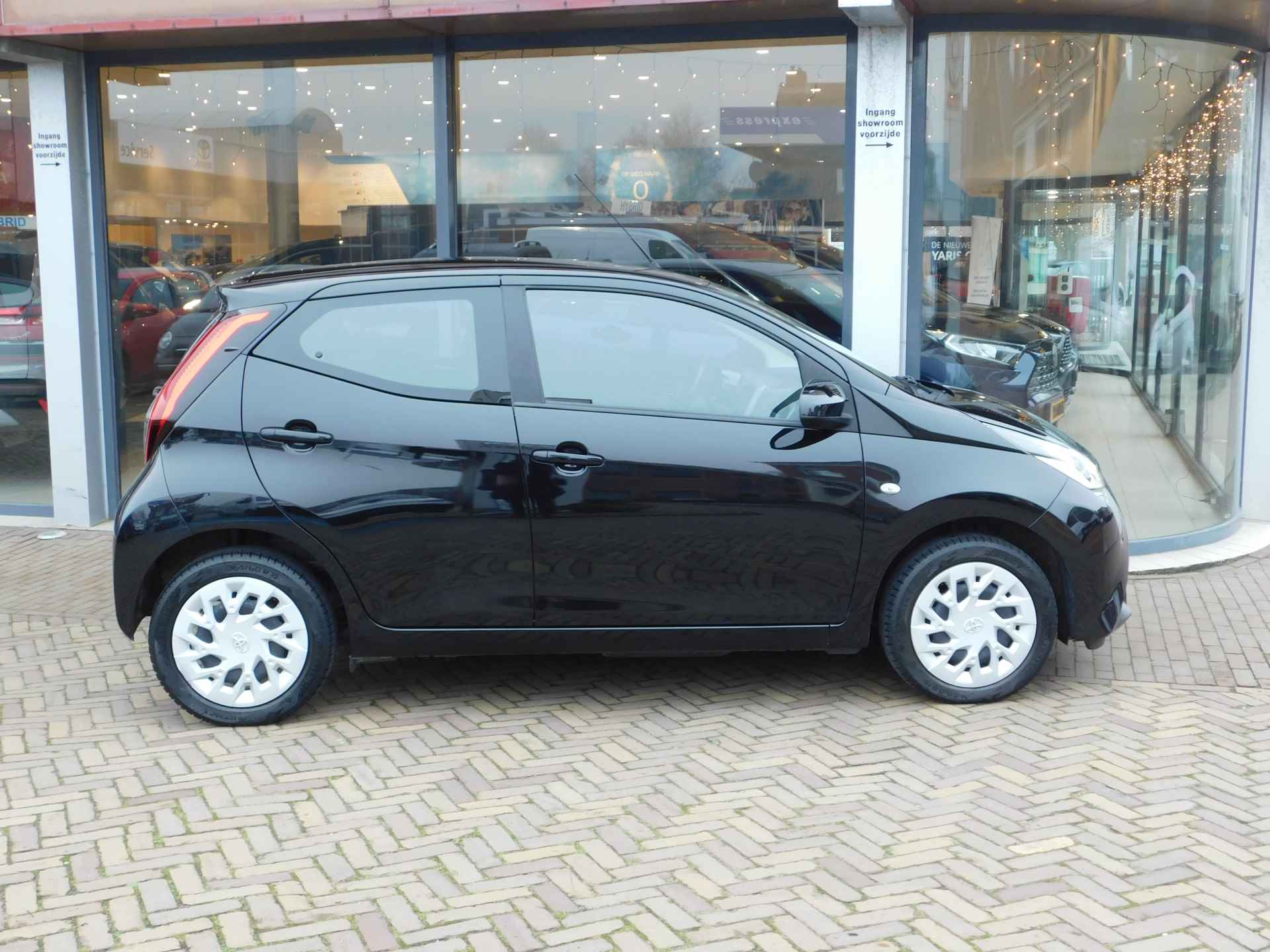 Toyota Aygo 1.0 VVT-i x-play | Achteruitrijcamera | Apple Carplay Android Auto | - 37/52