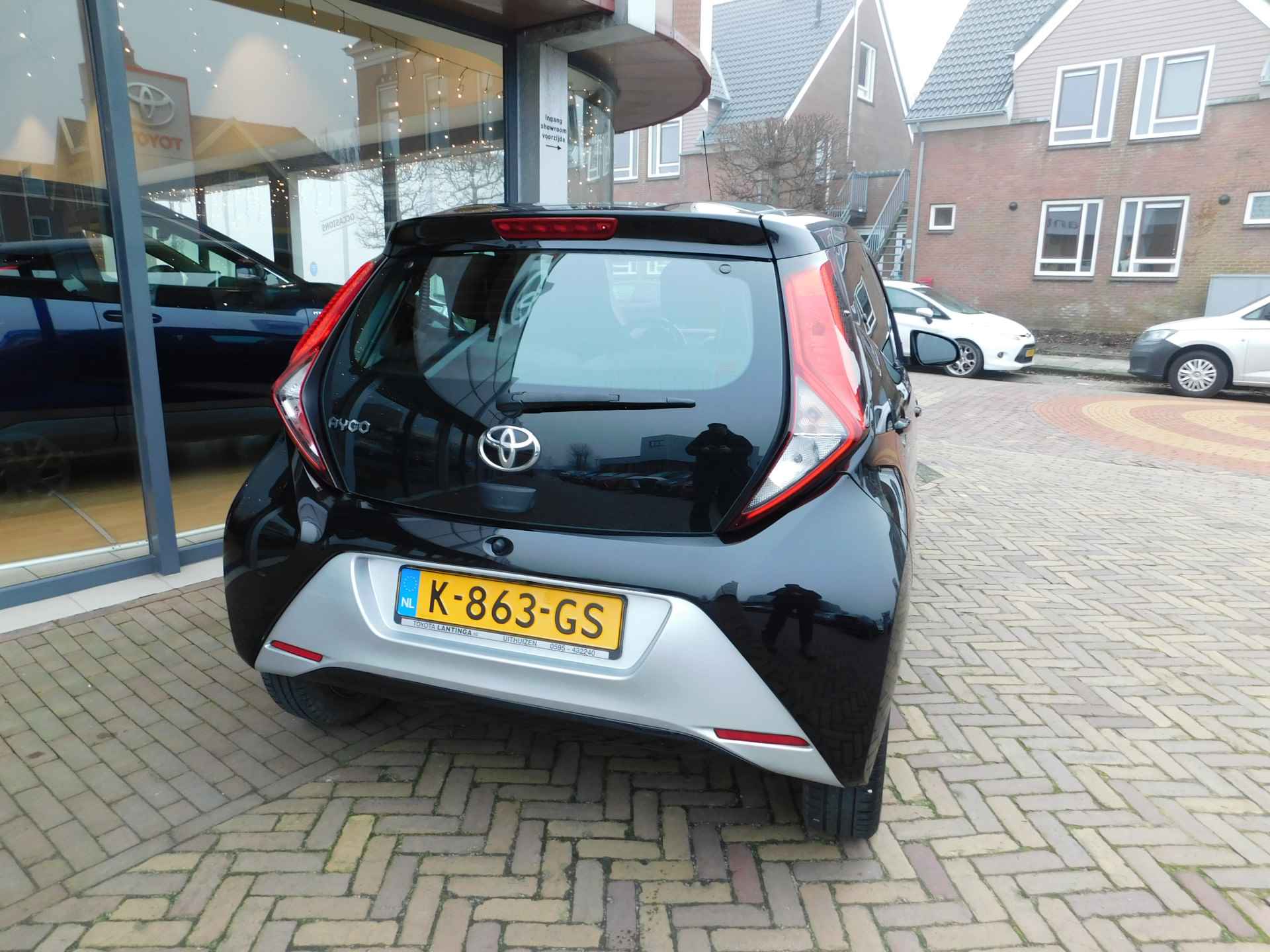 Toyota Aygo 1.0 VVT-i x-play | Achteruitrijcamera | Apple Carplay Android Auto | - 52/52