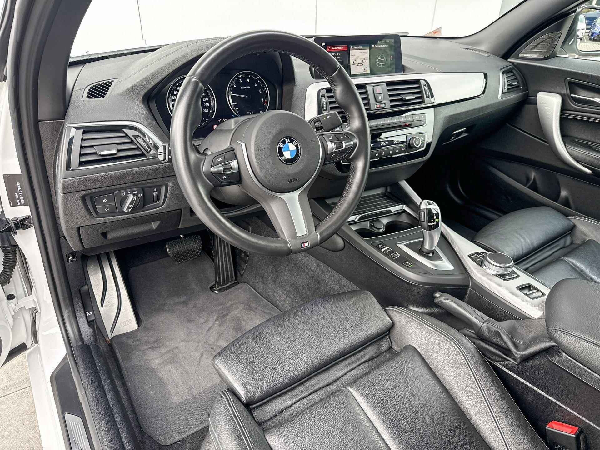 BMW 2 Serie Cabrio 220i High Executive M-Sport / Adaptieve LED koplampen / Park Assistent / Verwarmde Voorstoelen / Windscherm / Comfort Access - 24/24