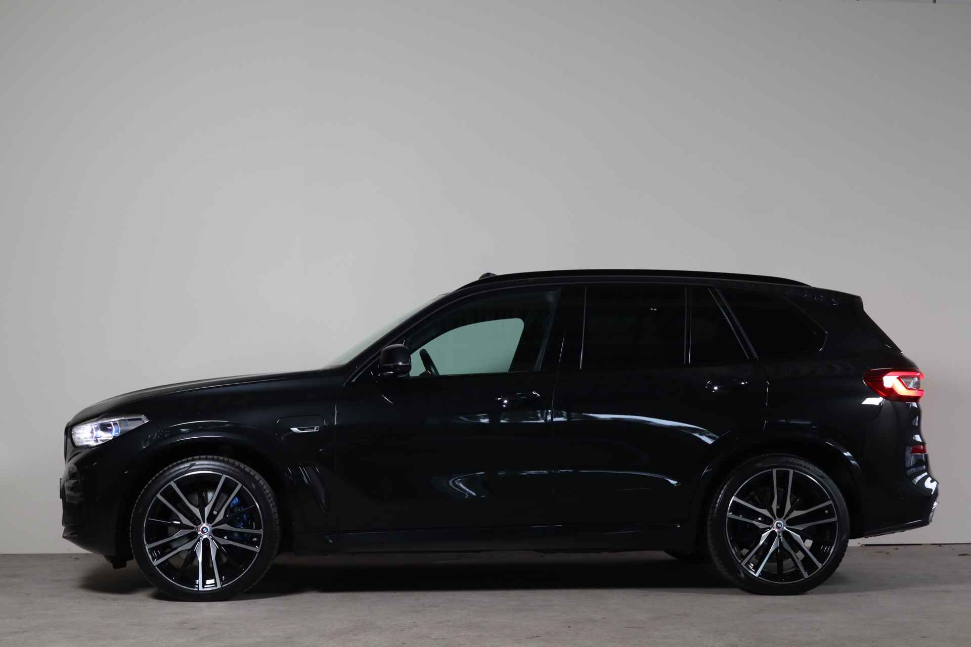 BMW X5 xDrive45e High Executive NL-Auto!! BMW INDIVIDUAL I Elek.Trekhaak --- A.S. ZONDAG GEOPEND VAN 11.00 T/M 15.30 --- - 6/61