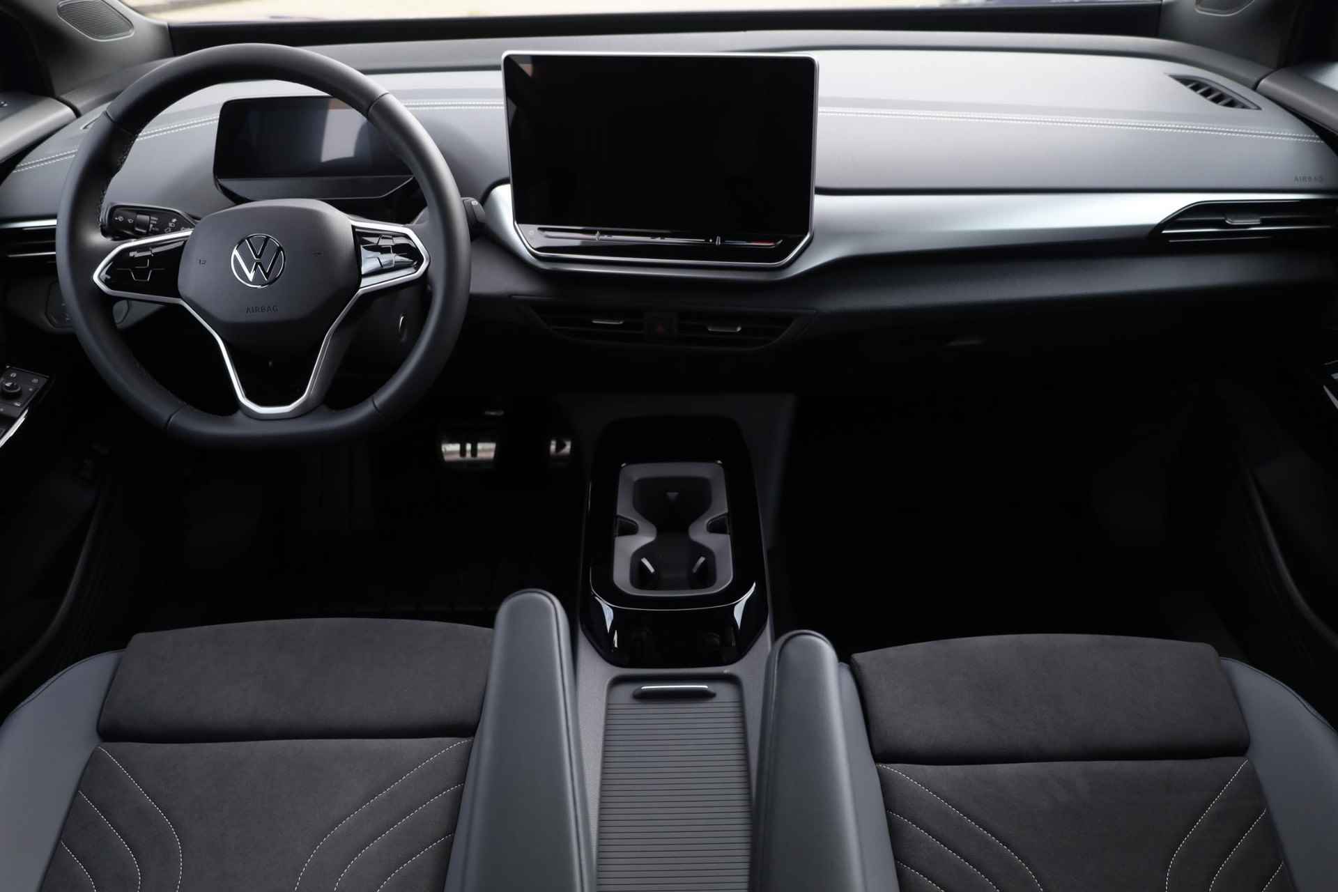 Volkswagen ID.5 Pro Business 77 kWh 268PK / 210kW LED Matrix IQ.Light, rondomzichtcamera (Top View), dodehoeksensor (Side Assist), autonome parkeerfunctie, Apple Carplay & Android Auto, dynamische grootlichtassistent, navigatie, adaptive cruise control met Stop&Go en stuurhulp, verwarmbare voorstoelen, draadloze telefoonlader, getint glas achter, verkeerstekenherkenning, 20'' LMV - 4/45