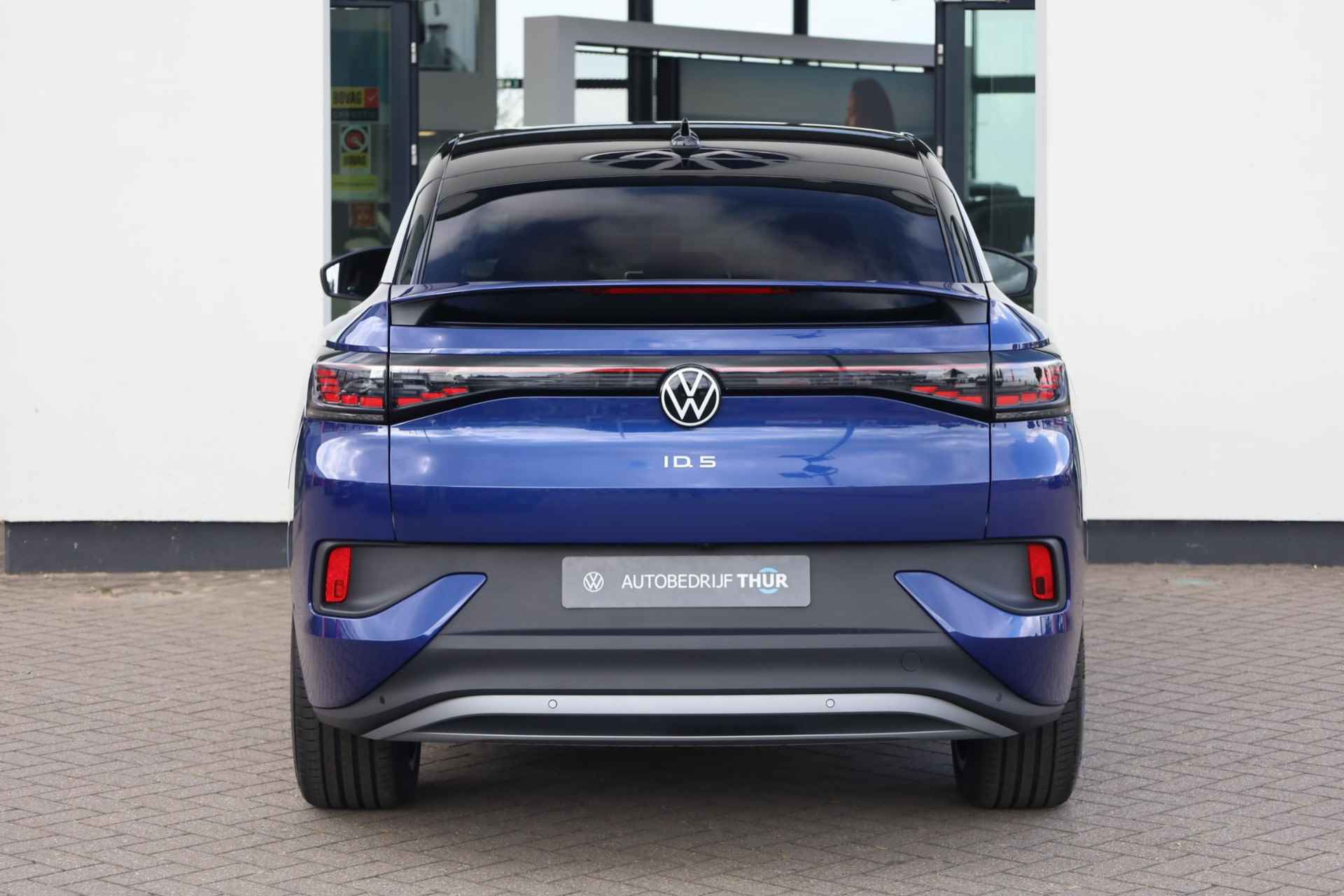 Volkswagen ID.5 Pro Business 77 kWh 268PK / 210kW LED Matrix IQ.Light, rondomzichtcamera (Top View), dodehoeksensor (Side Assist), autonome parkeerfunctie, Apple Carplay & Android Auto, dynamische grootlichtassistent, navigatie, adaptive cruise control met Stop&Go en stuurhulp, verwarmbare voorstoelen, draadloze telefoonlader, getint glas achter, verkeerstekenherkenning, 20'' LMV - 7/45