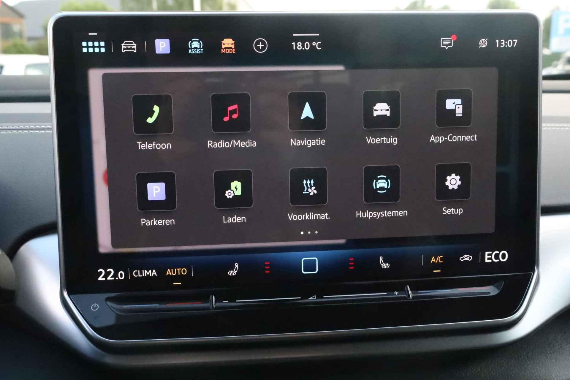 Volkswagen ID.5 Pro Business 77 kWh 268PK / 210kW LED Matrix IQ.Light, rondomzichtcamera (Top View), dodehoeksensor (Side Assist), autonome parkeerfunctie, Apple Carplay & Android Auto, dynamische grootlichtassistent, navigatie, adaptive cruise control met Stop&Go en stuurhulp, verwarmbare voorstoelen, draadloze telefoonlader, getint glas achter, verkeerstekenherkenning, 20'' LMV - 25/45