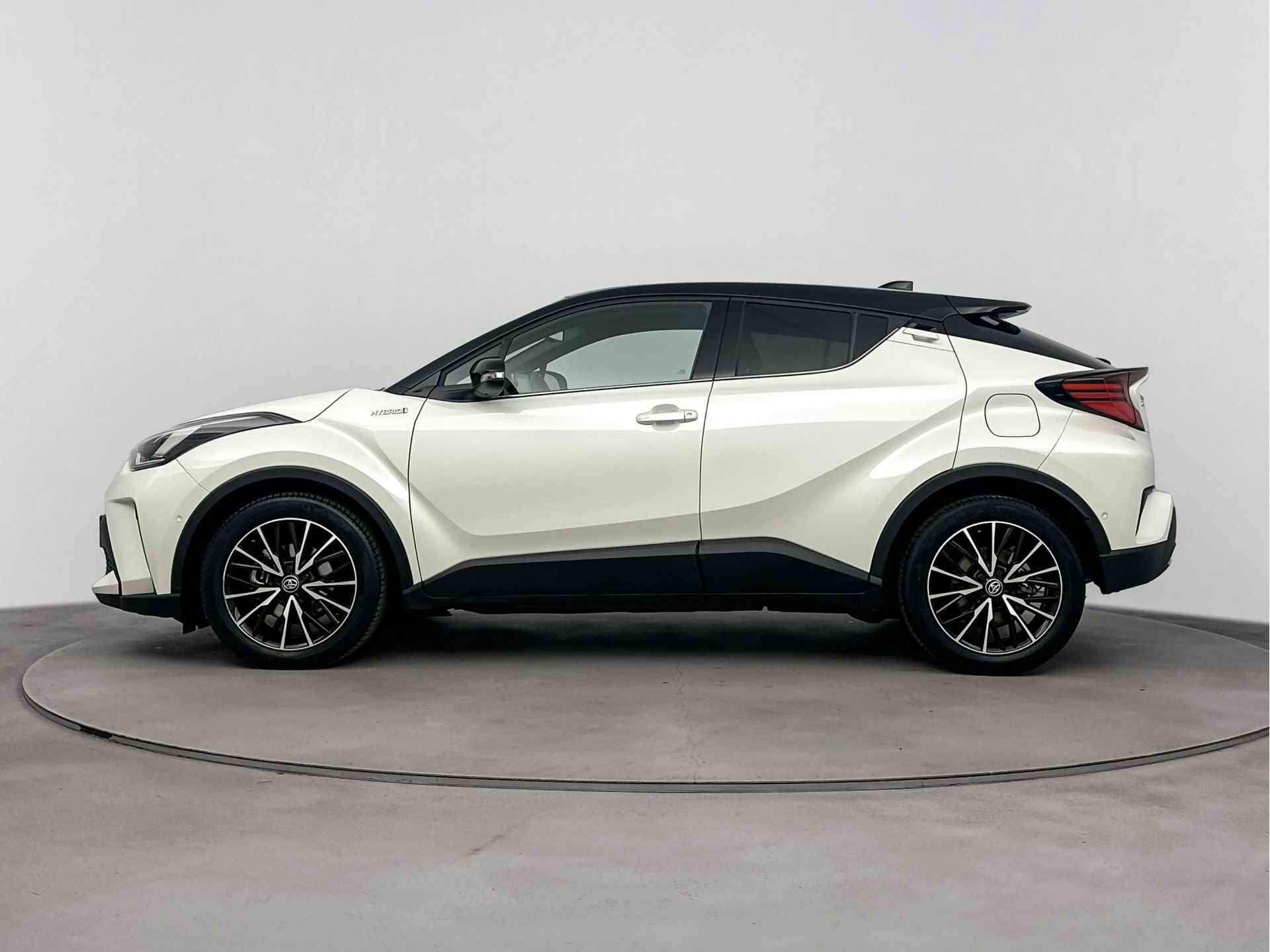 Toyota C-HR 2.0 Hybrid Executive | JBL | Navigatie | Parkeersensoren | Parkeerhulp | LM velgen | Cruise Control Adaptief | Stoelverwarming | * - 4/39