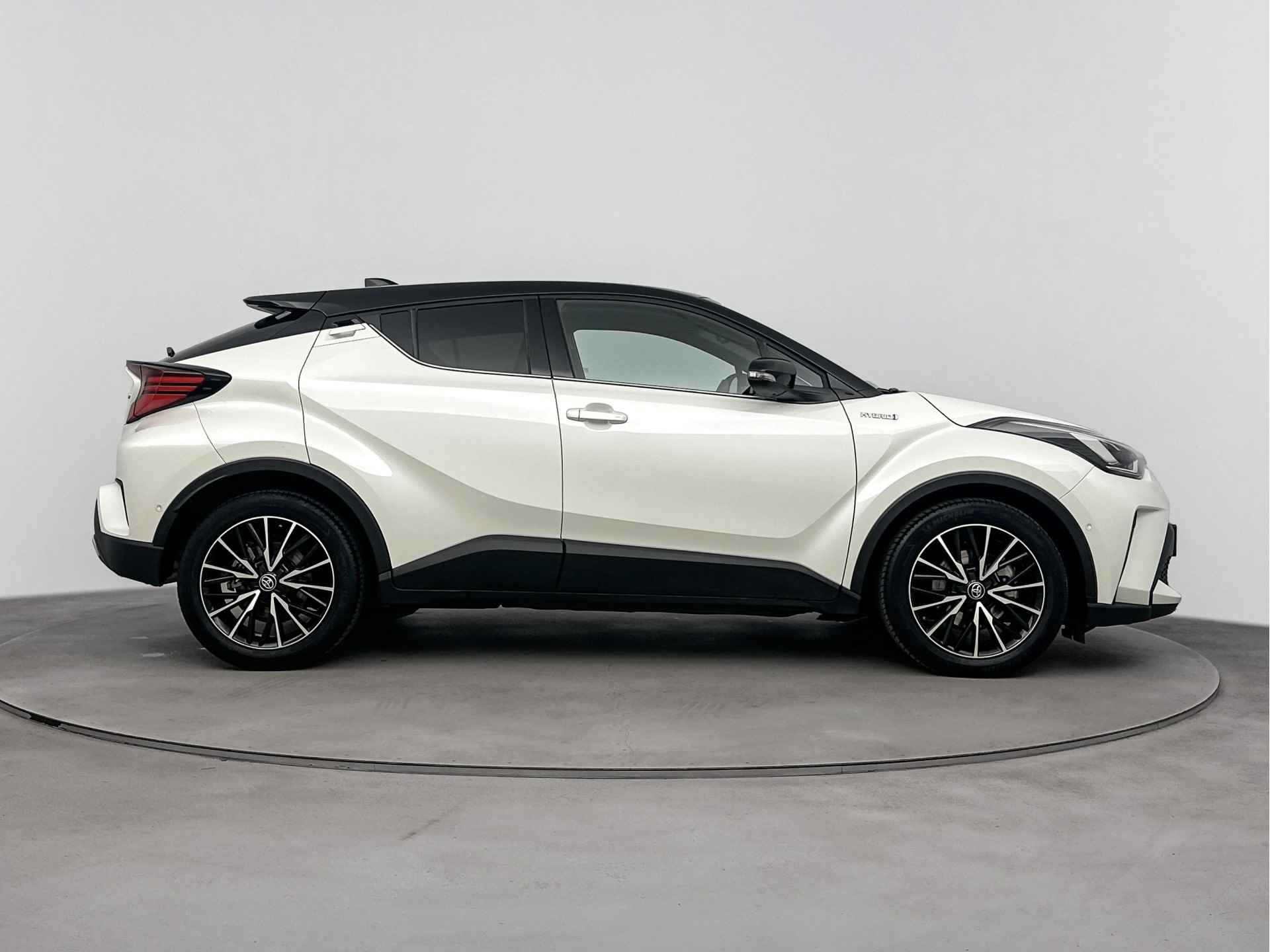 Toyota C-HR 2.0 Hybrid Executive | JBL | Navigatie | Parkeersensoren | Parkeerhulp | LM velgen | Cruise Control Adaptief | Stoelverwarming | * - 14/39