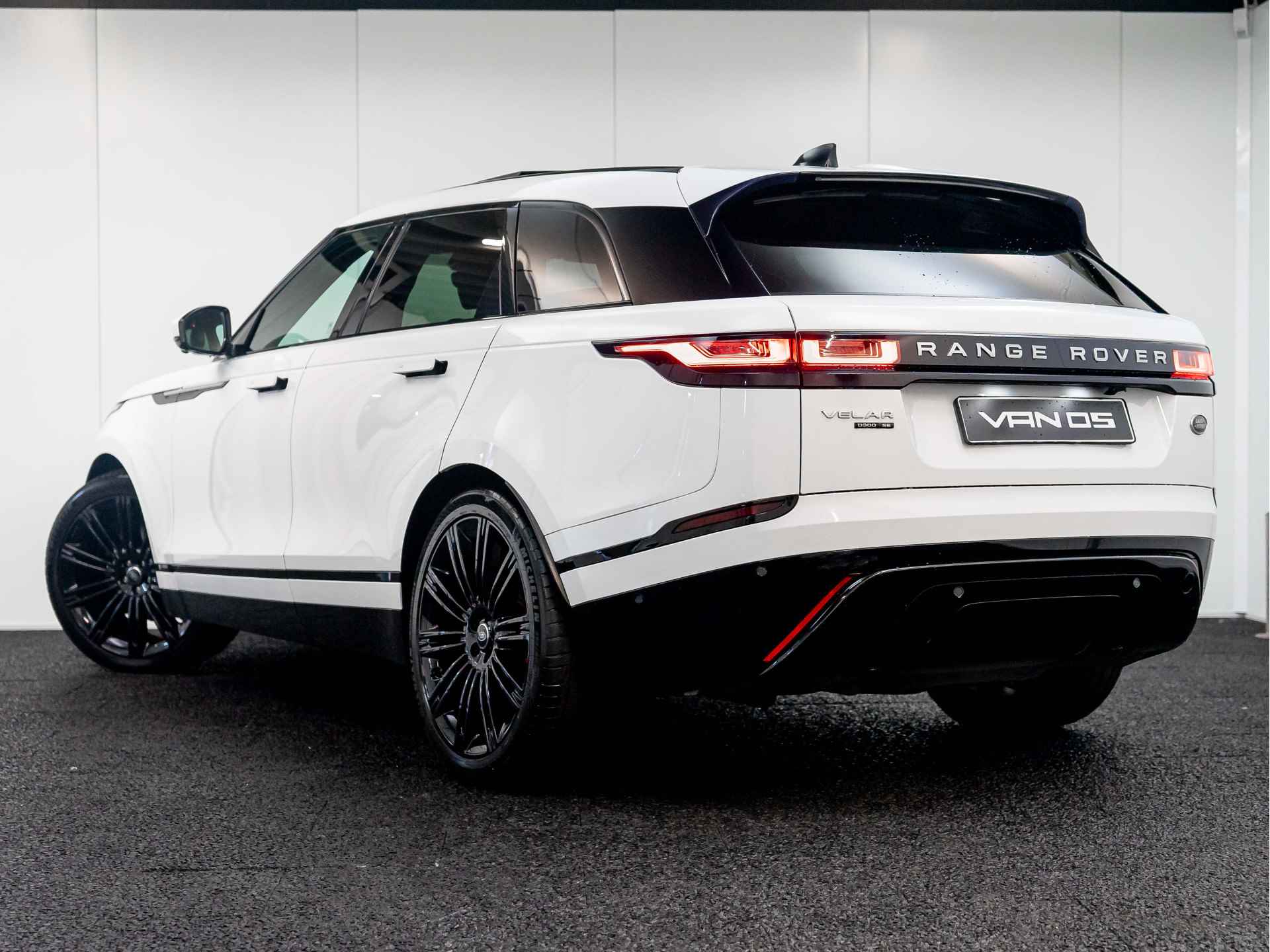 Land Rover Range Rover Velar SE 3.0 V6 AWD - 4/31