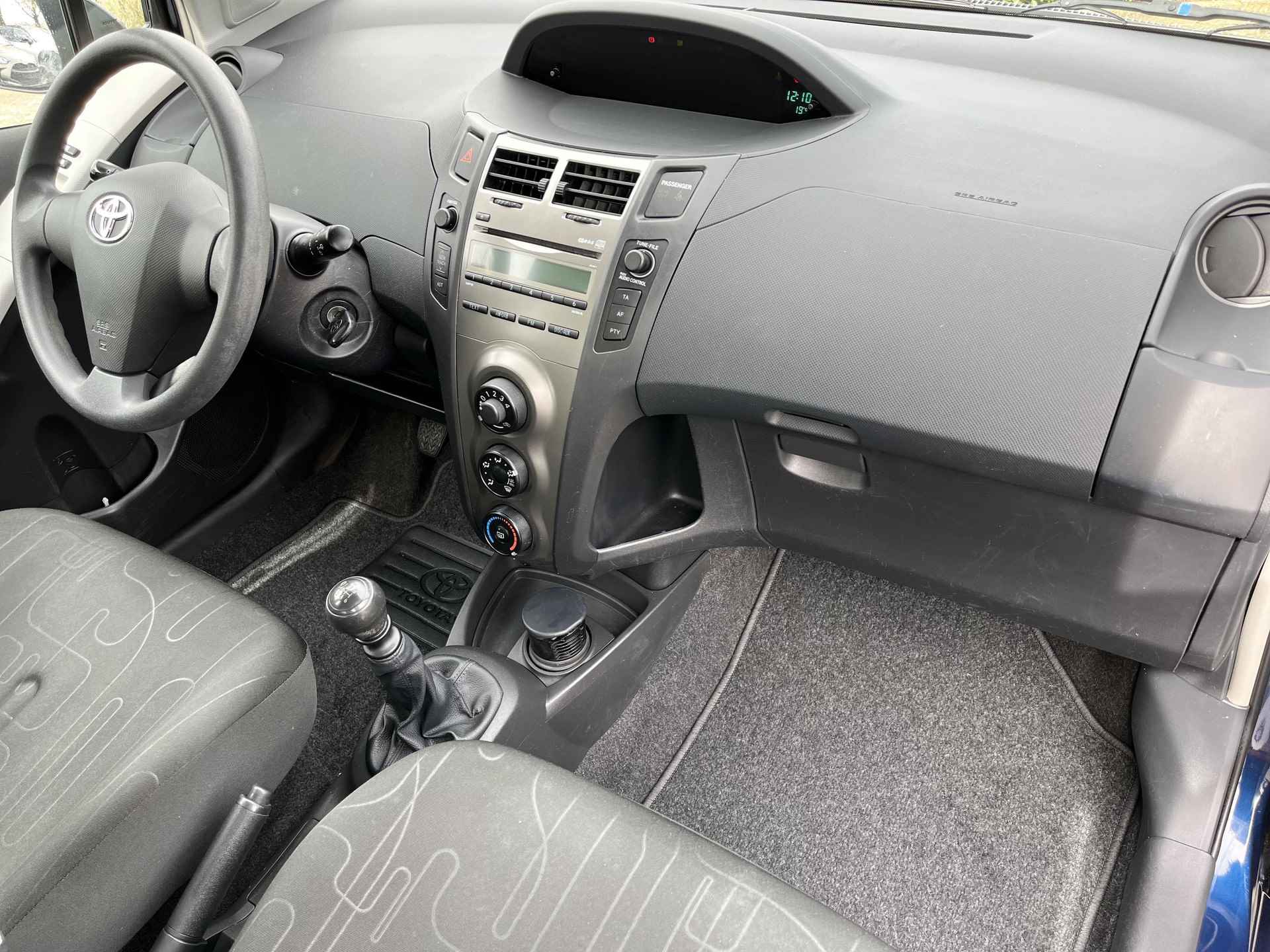 Toyota Yaris 1.3 VVTi Comfort | 5 deurs | Dealer onderhouden | Incl. servicebeurt en nieuwe APK | - 12/23