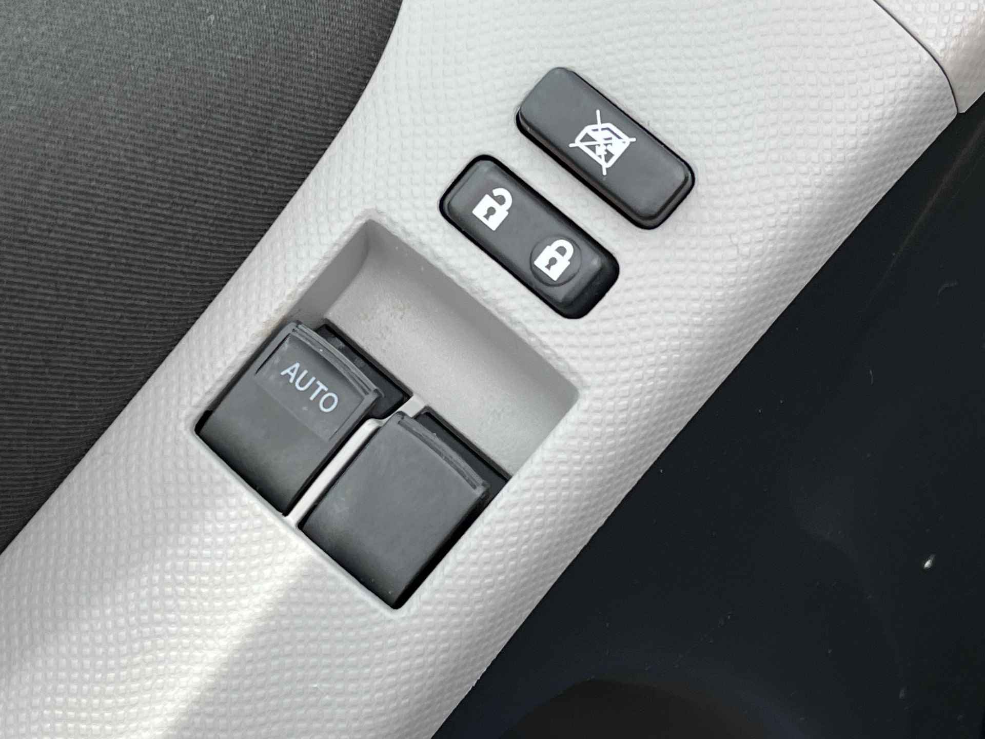 Toyota Yaris 1.3 VVTi Comfort | 5 deurs | Dealer onderhouden | Incl. servicebeurt en nieuwe APK | - 19/23