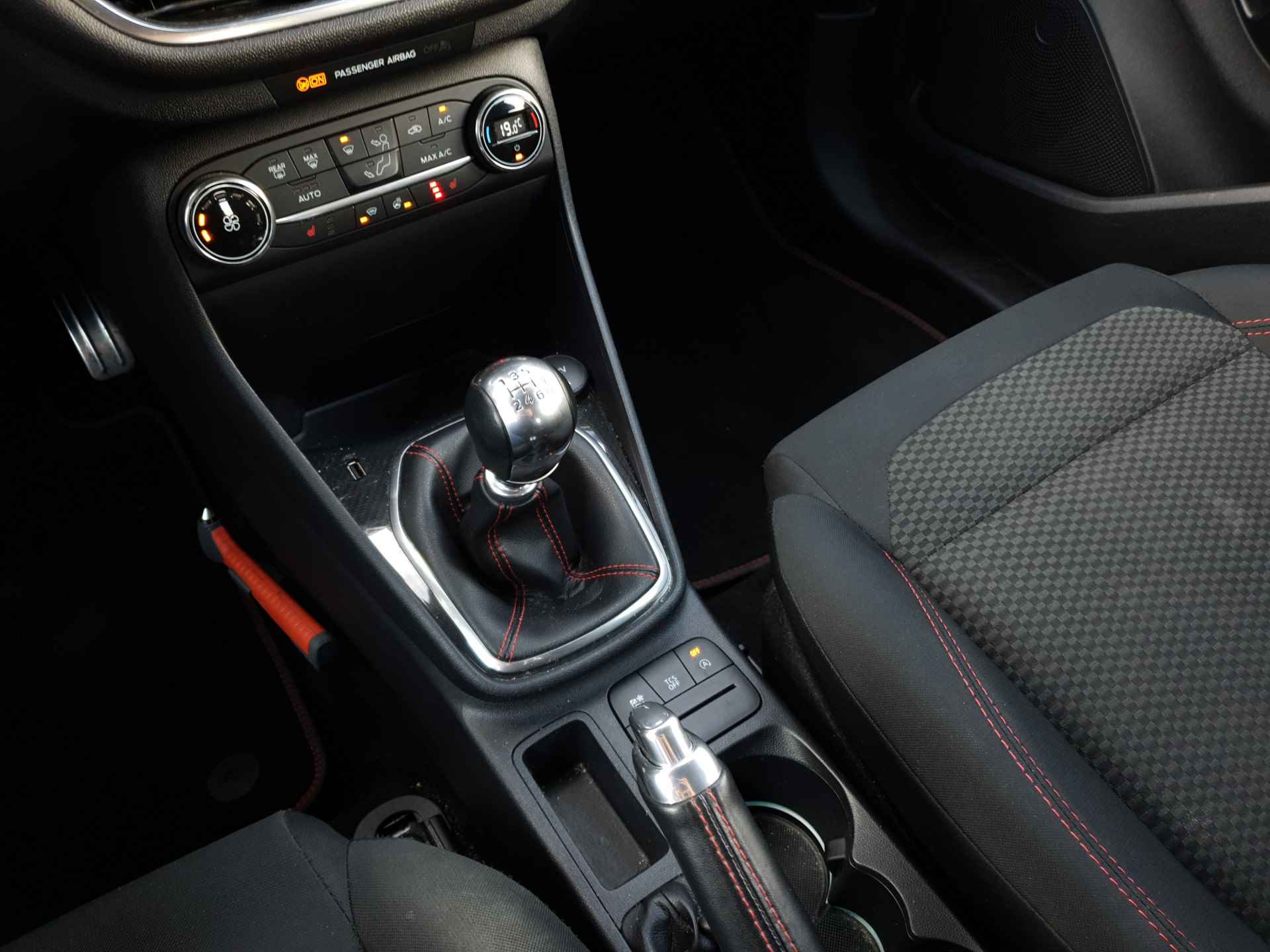 Ford Fiesta 1.0 ST-Line | Cruise Control | Stoelverwarming | 17 inch! | Navigatie - 32/38