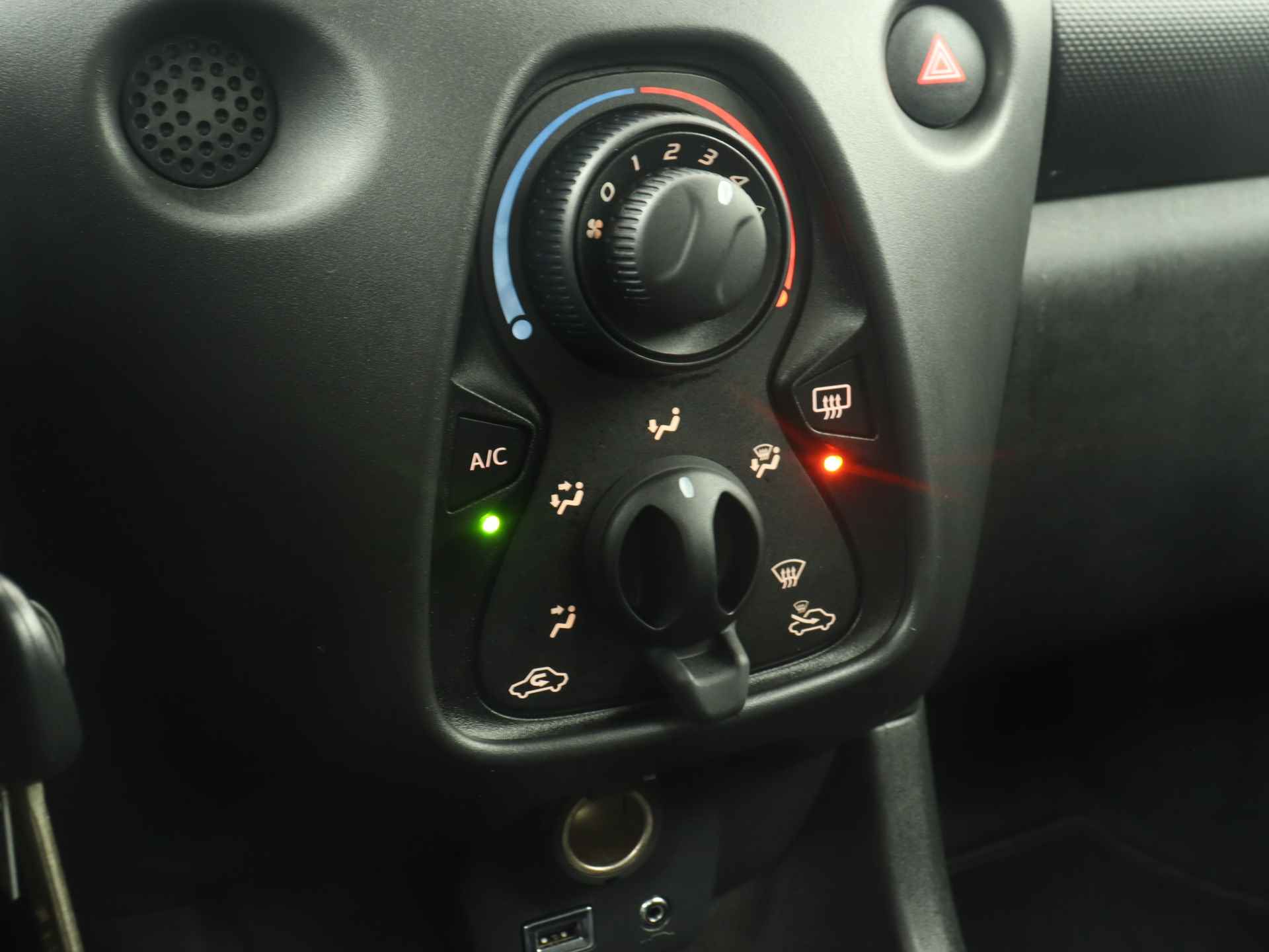 Toyota Aygo 1.0 VVT-i x-fun | Audio installatie | Airco | - 11/40