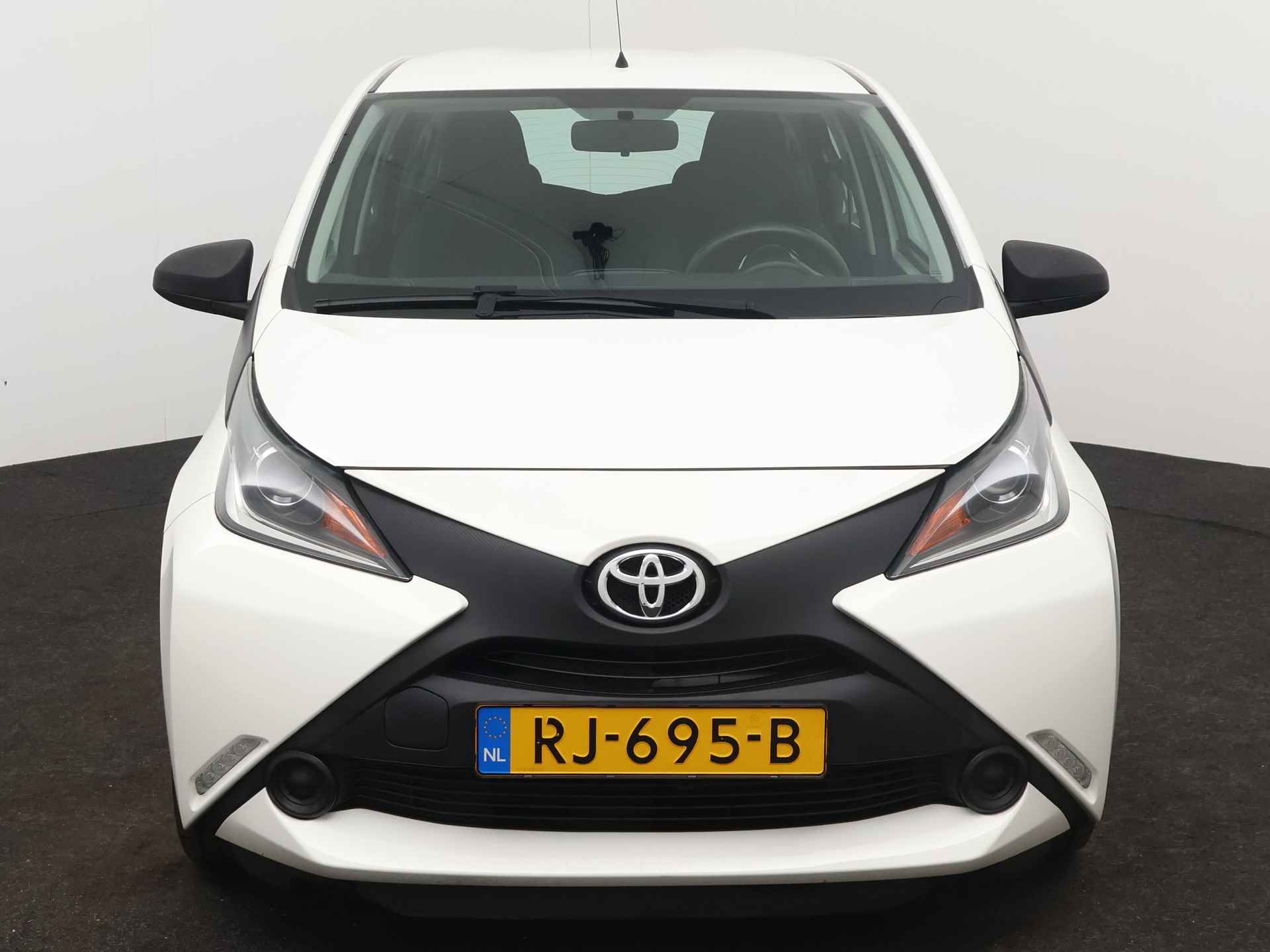 Toyota Aygo 1.0 VVT-i x-fun | Audio installatie | Airco | - 27/40