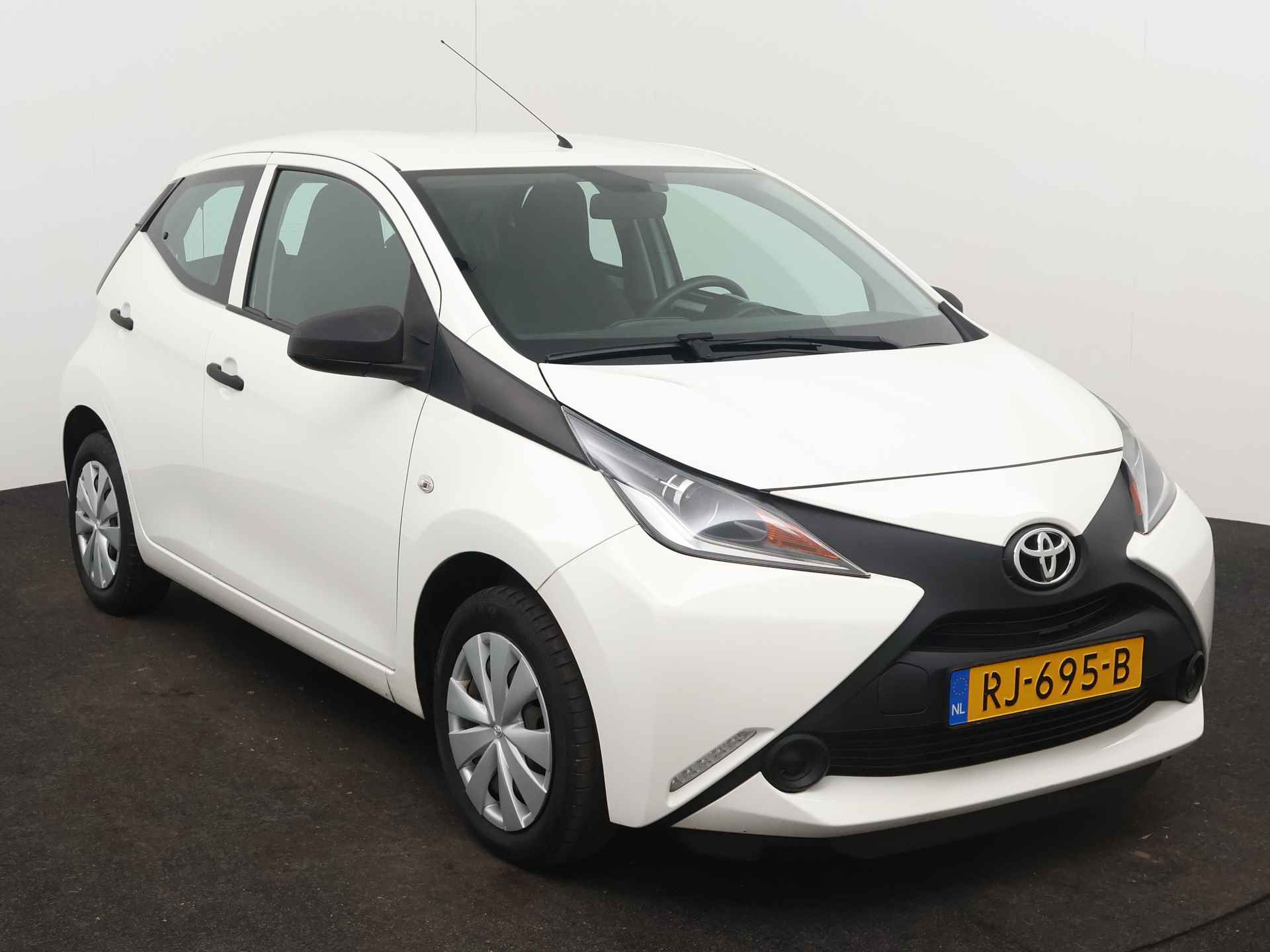 Toyota Aygo 1.0 VVT-i x-fun | Audio installatie | Airco | - 28/40