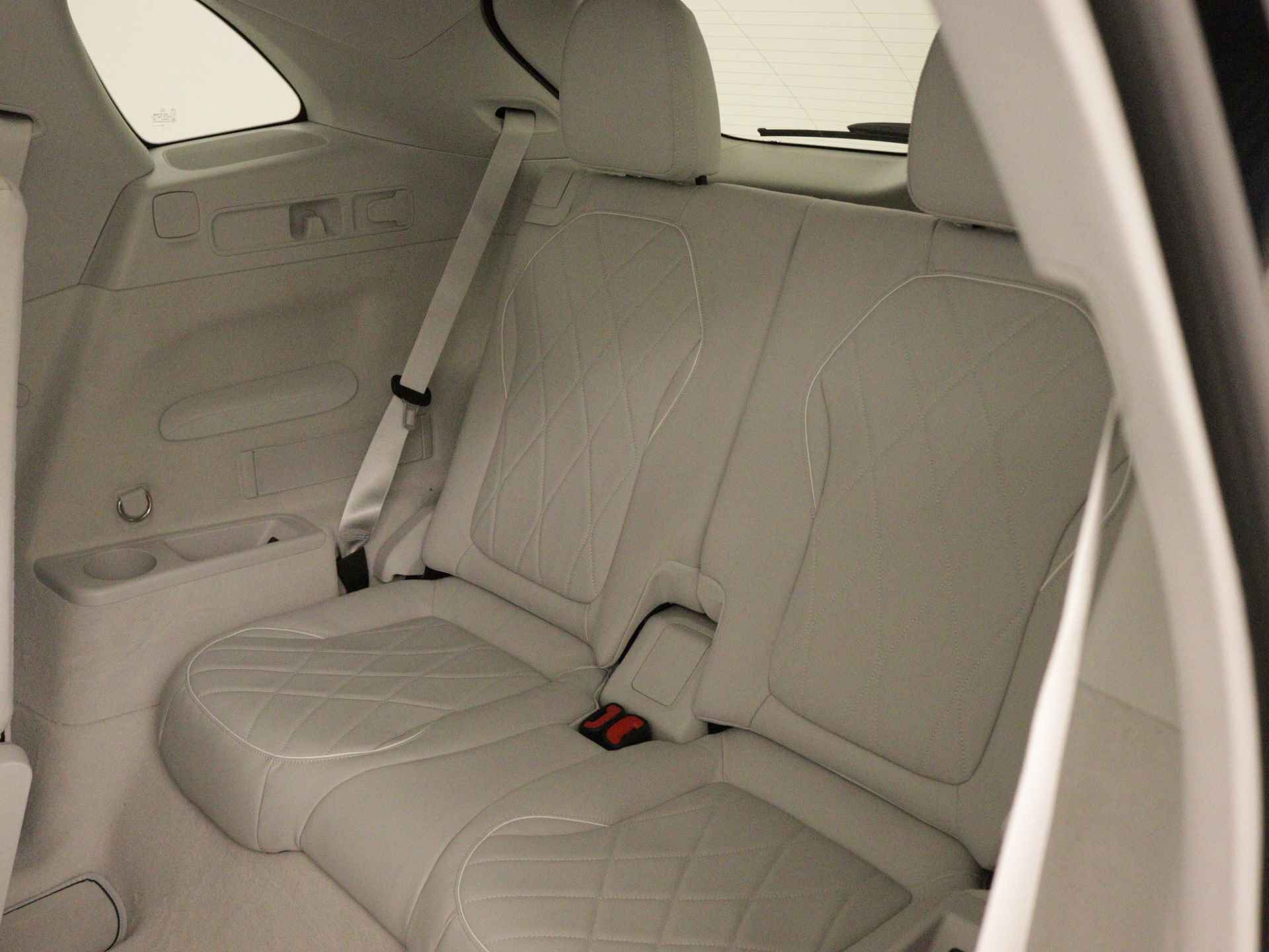 Mercedes-Benz EQS SUV 580 4MATIC AMG Line 7p 118 kWh | Trekhaak | Akoestiekcomfortpakket | Rijassistentiepakket Plus | Head-up display MBUX met augmented reality | Multicontourzetels vooraan met massage-functie | KEYLESS GO-comfortpakket | Burmester® 3D-surround sound system |  Premium Plus pakket | - 5/38