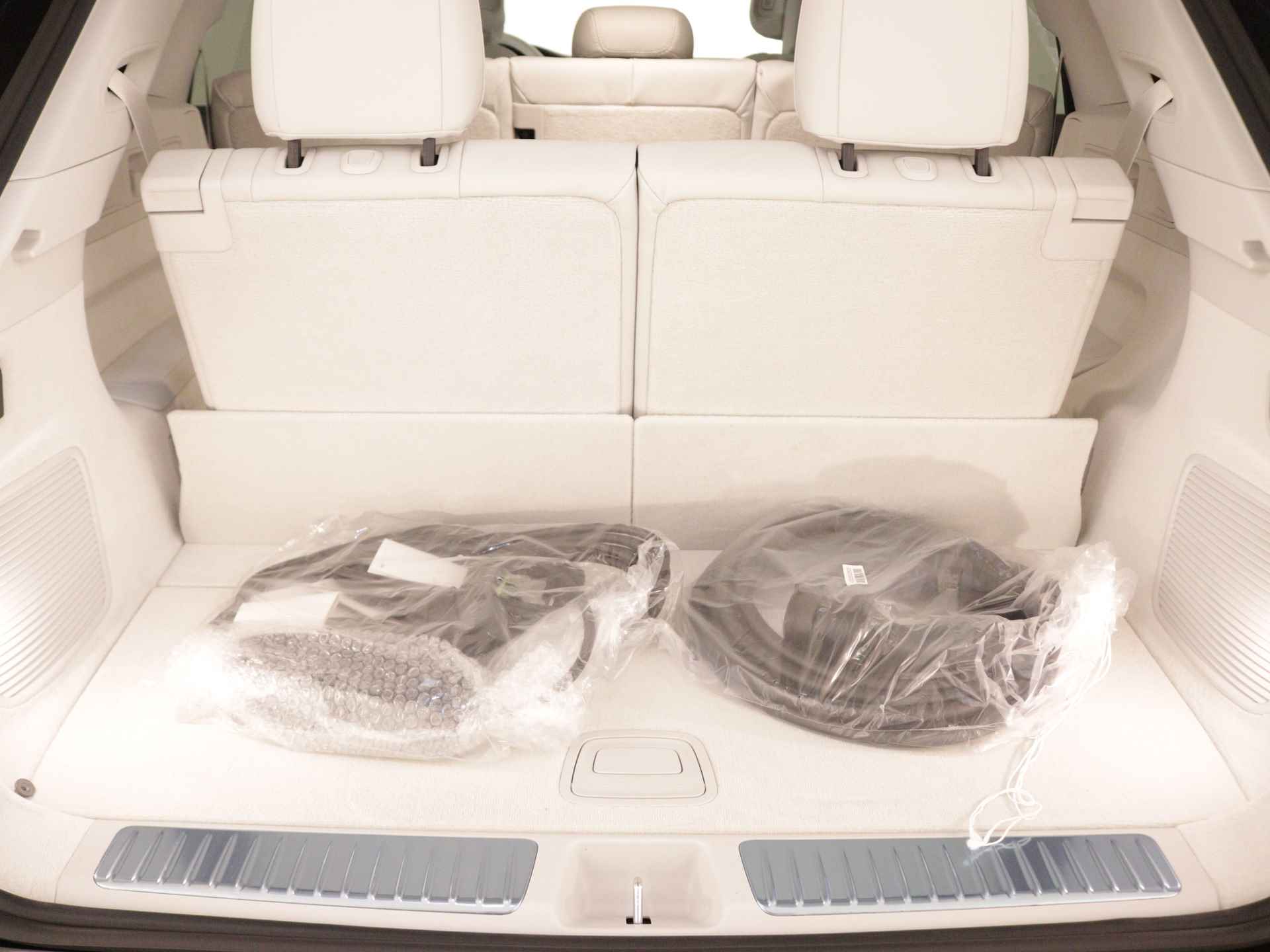 Mercedes-Benz EQS SUV 580 4MATIC AMG Line 7p 118 kWh | Trekhaak | Akoestiekcomfortpakket | Rijassistentiepakket Plus | Head-up display MBUX met augmented reality | Multicontourzetels vooraan met massage-functie | KEYLESS GO-comfortpakket | Burmester® 3D-surround sound system |  Premium Plus pakket | - 34/38