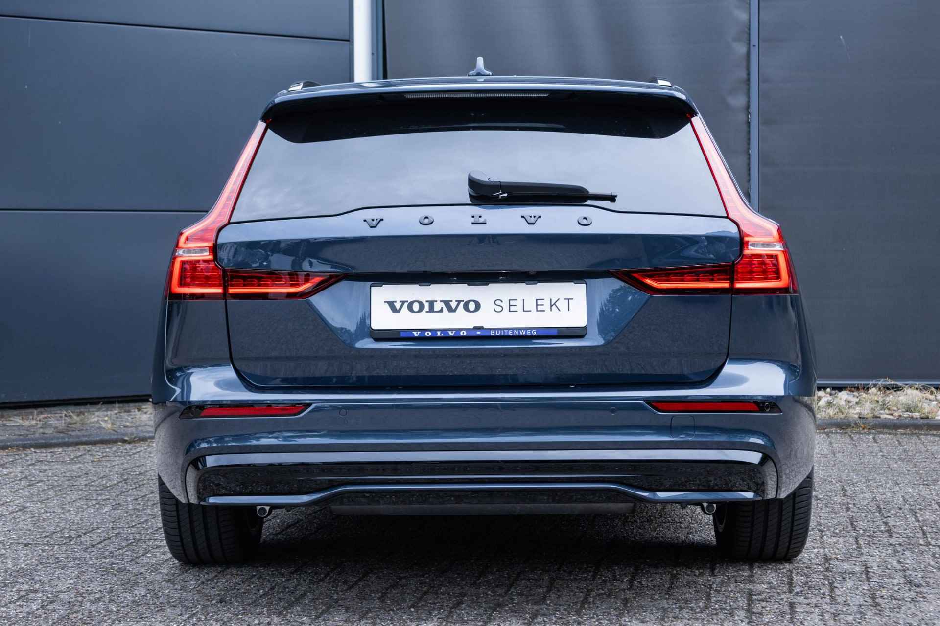 Volvo V60 T6 Automaat Recharge AWD Plus Dark | Long Range | Alarmklasse 3 | Sportstoelen | Electrisch bedienbare voorstoelen | Dashcam - 11/40