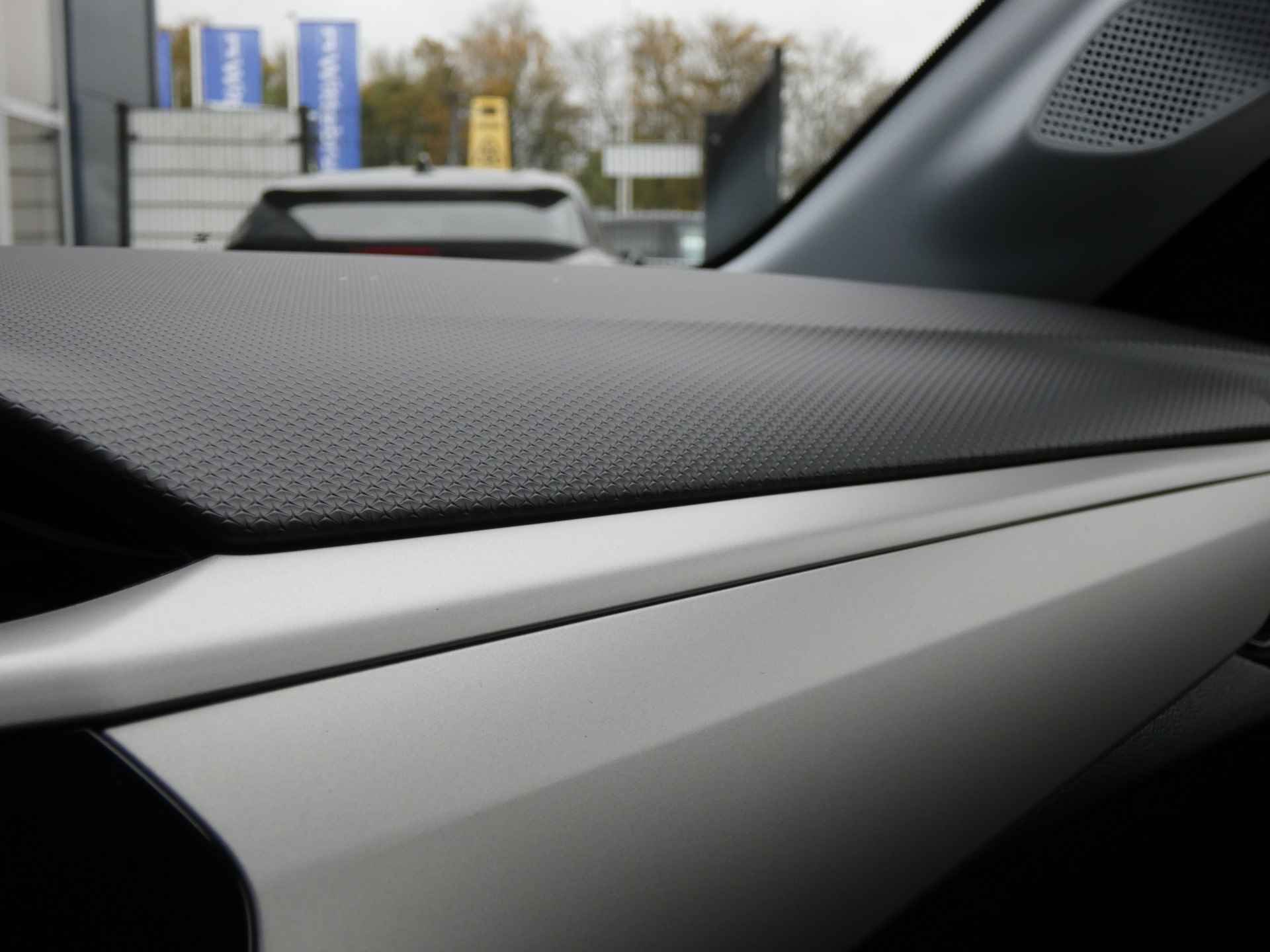 Opel CORSA-E Level 2 50 kWh € 7.714,- VOORDEEL! | Apple Car Play & Android Auto | Stoelverwarming - 32/49