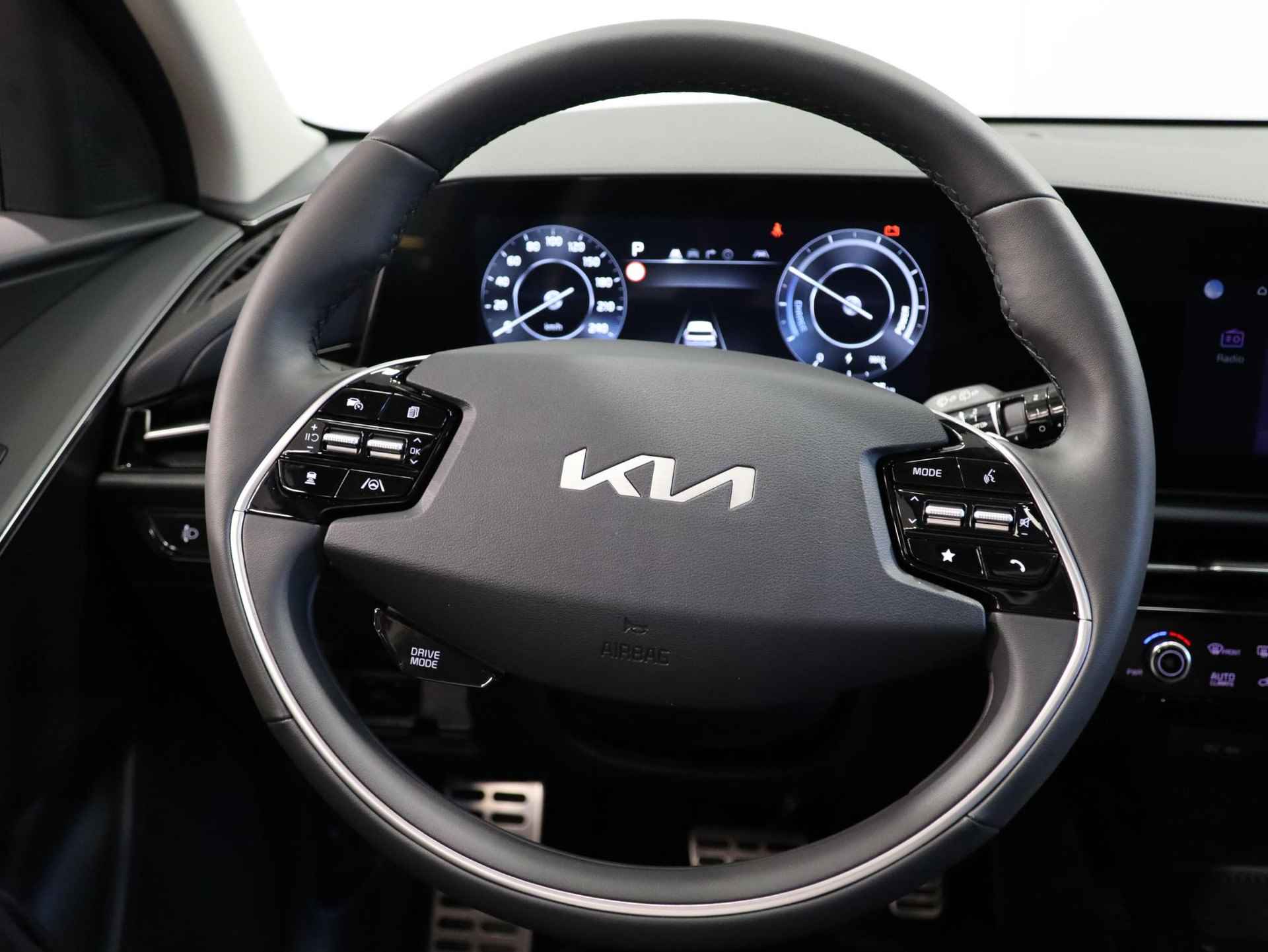 Kia Niro EV Plus Advanced 64.8 kWh | Private Lease vanaf € 569,-| 2,99% rente | Harman Kardon Premium Sound System | Vehicle-2-Load (V2L)| Nu te bestellen KIA Leiderdorp: 071 760 06 00 - 25/46