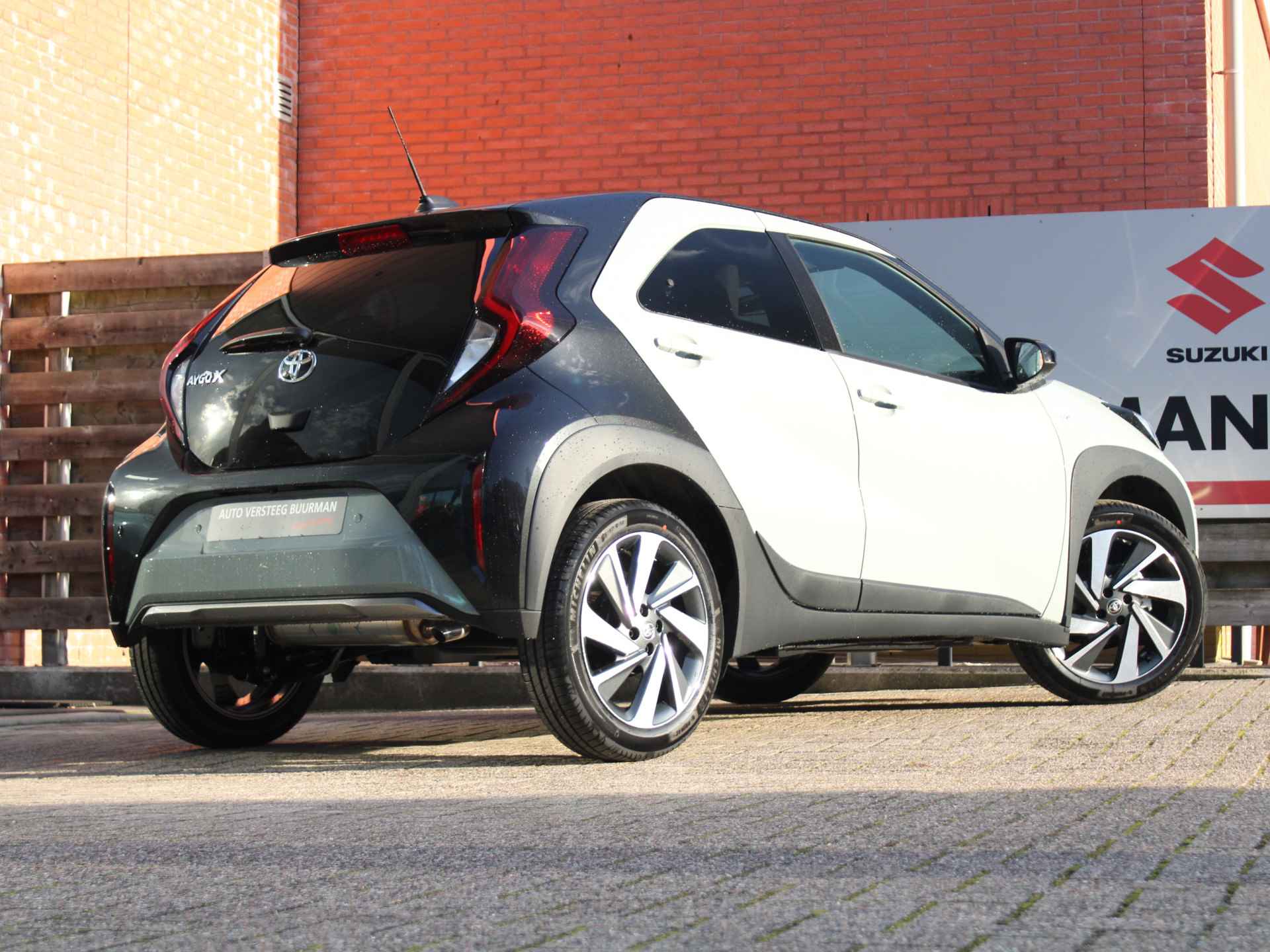 Toyota Aygo X 1.0 VVT-i MT Envy Cruise Control Adaptief, Achteruitrijcamera, Navigatie, Parkeersensoren Voor en Achter - 11/31