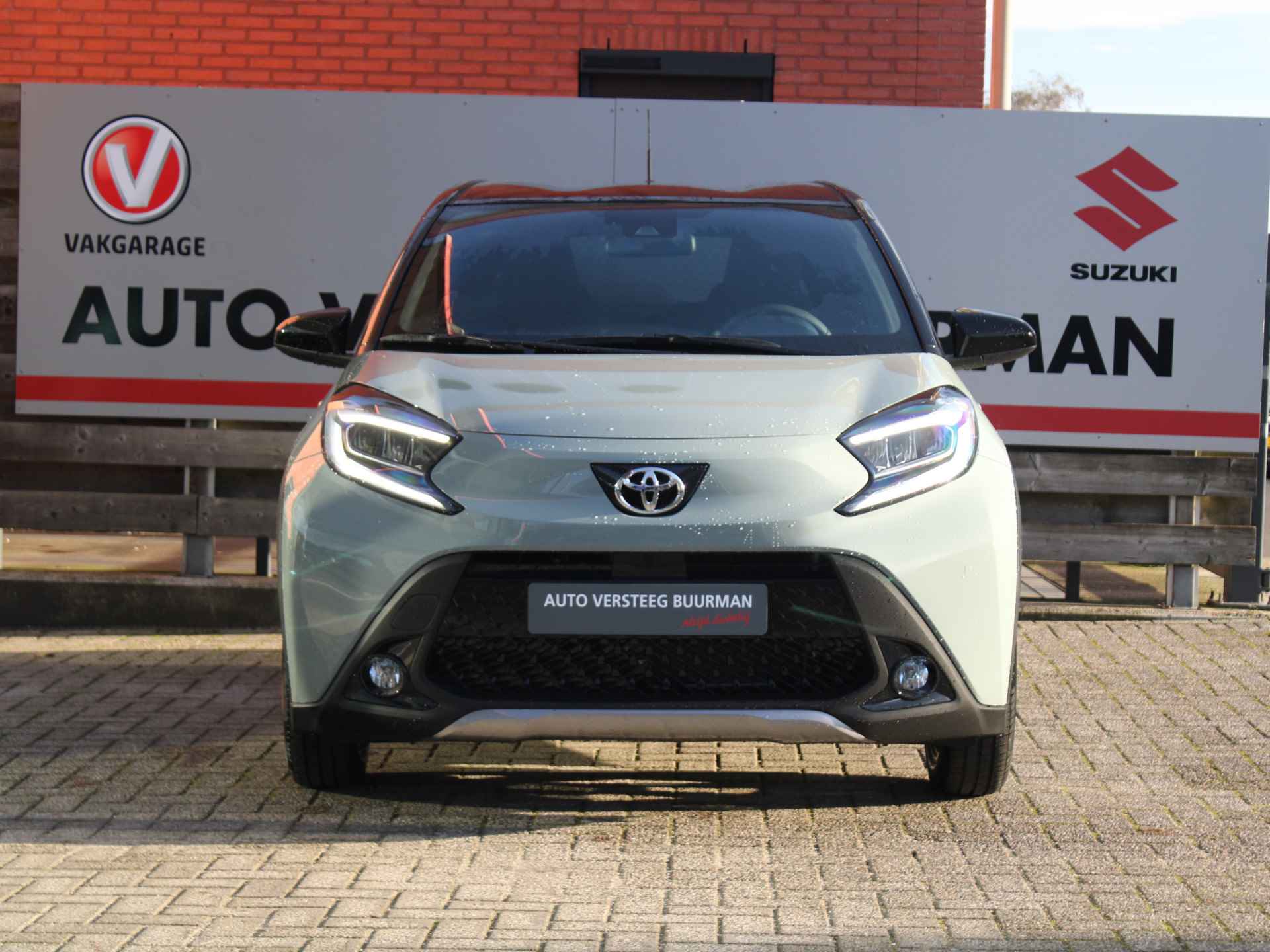 Toyota Aygo X 1.0 VVT-i MT Envy Cruise Control Adaptief, Achteruitrijcamera, Navigatie, Parkeersensoren Voor en Achter - 12/31