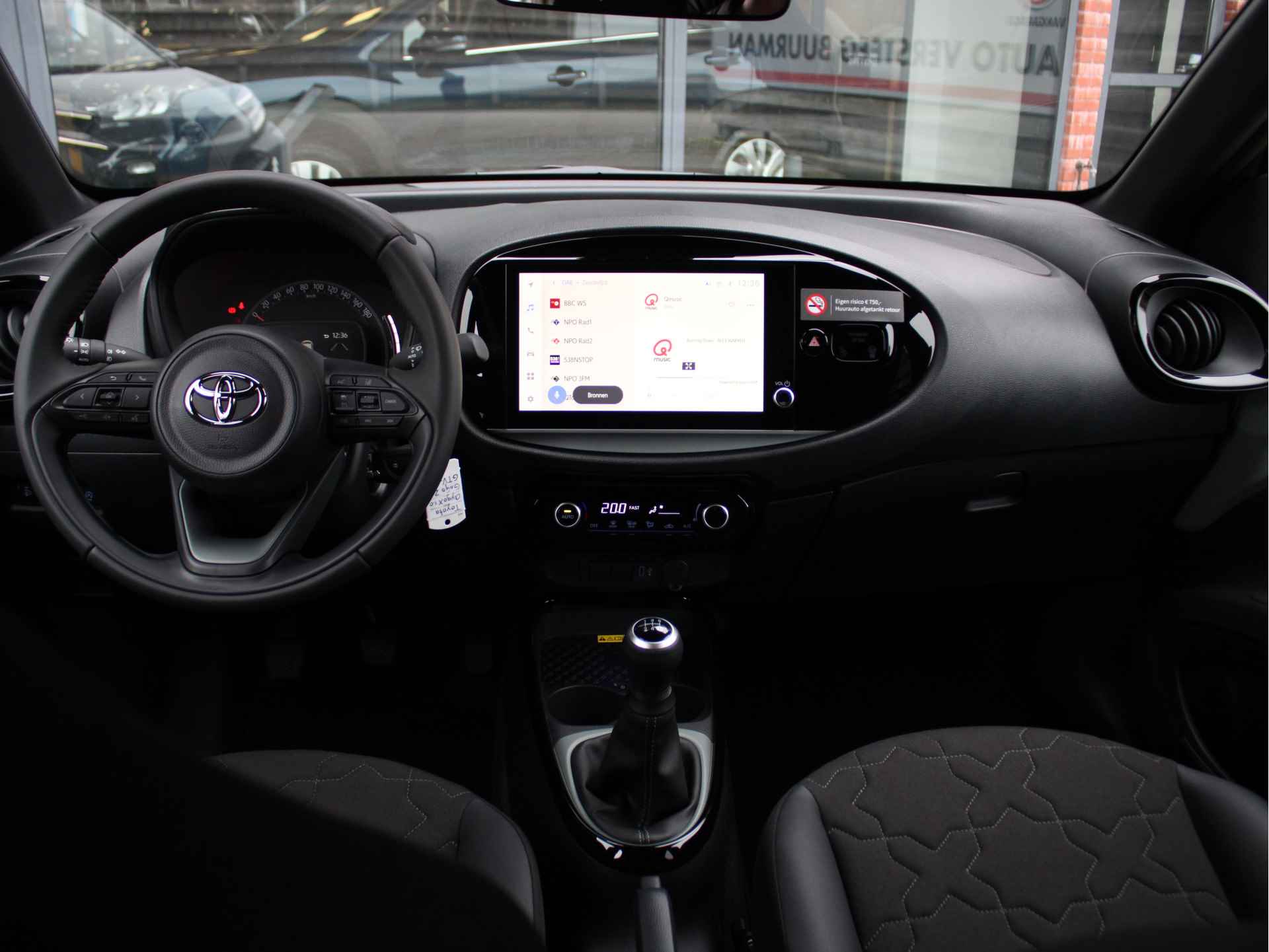 Toyota Aygo X 1.0 VVT-i MT Envy Cruise Control Adaptief, Achteruitrijcamera, Navigatie, Parkeersensoren Voor en Achter - 16/36