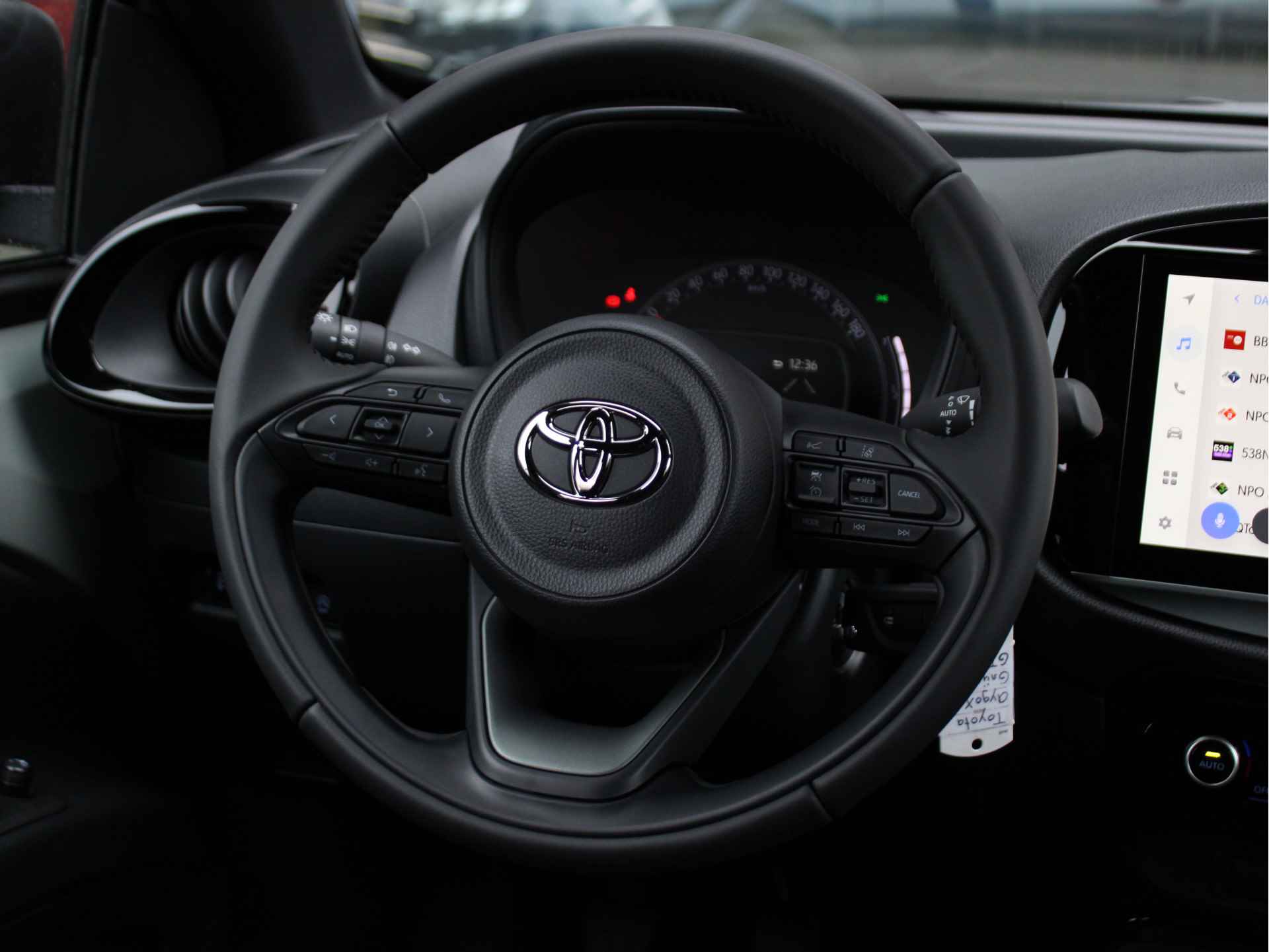 Toyota Aygo X 1.0 VVT-i MT Envy Cruise Control Adaptief, Achteruitrijcamera, Navigatie, Parkeersensoren Voor en Achter - 24/36