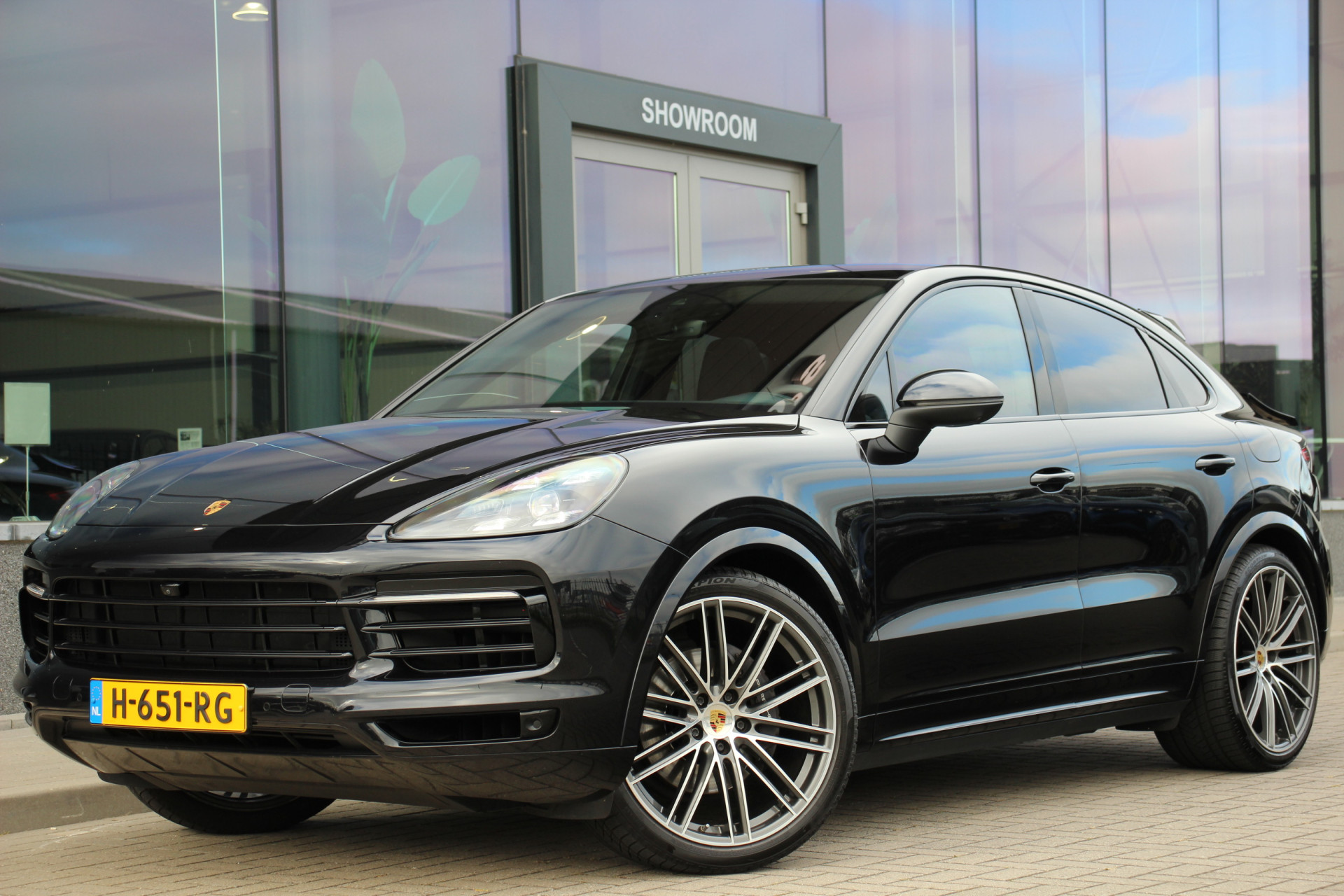 Porsche Cayenne Coupé 3.0 E-Hybrid | Sosftclose | Stoelventilatie | 360 CAMERA | CHRONO | Sportdesign