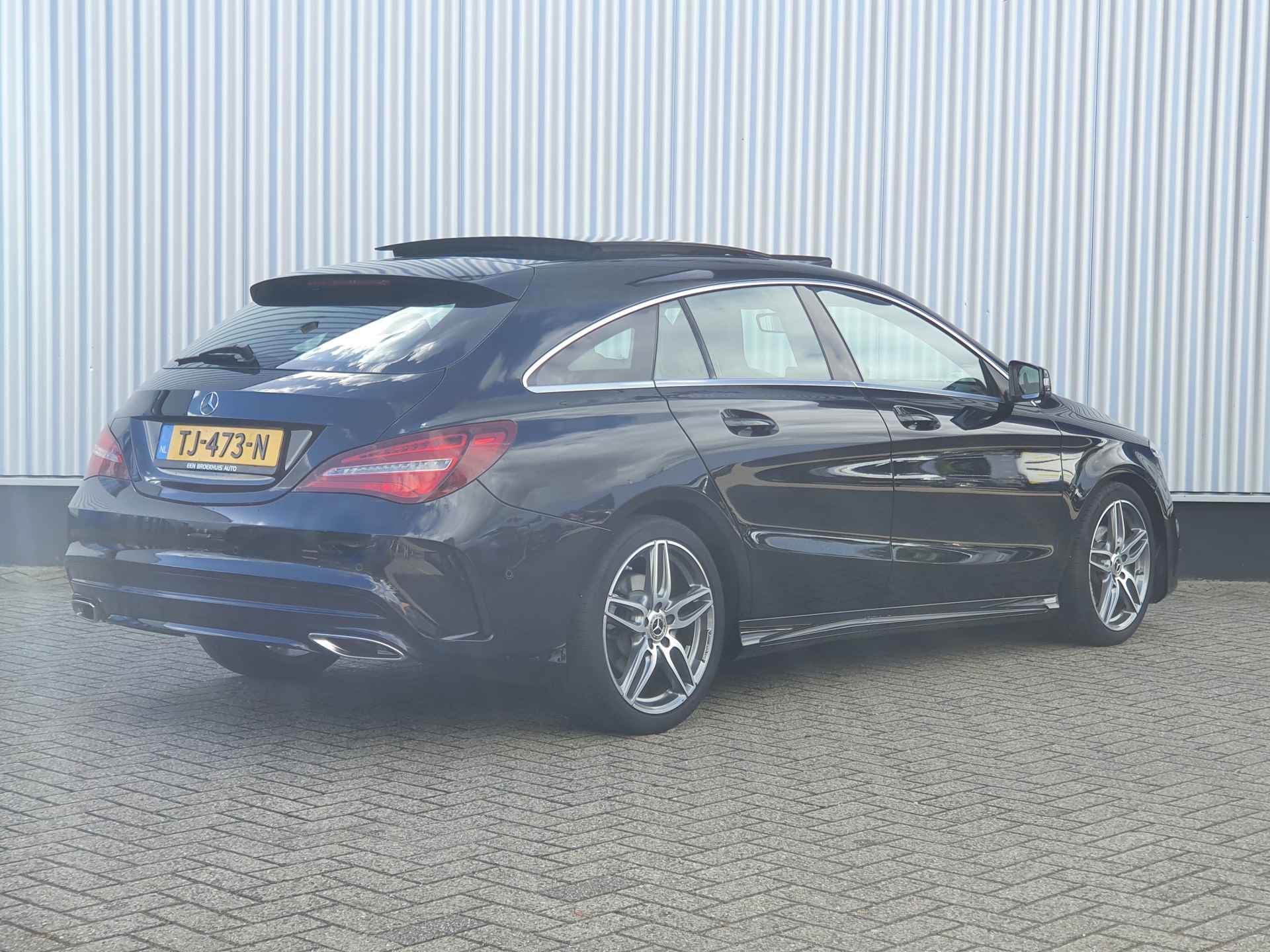 Mercedes-Benz CLA-Klasse Shooting Brake 180 Business Solution AMG | 1e eigenaar | Panoramadak | Stoelverwarming - 31/34