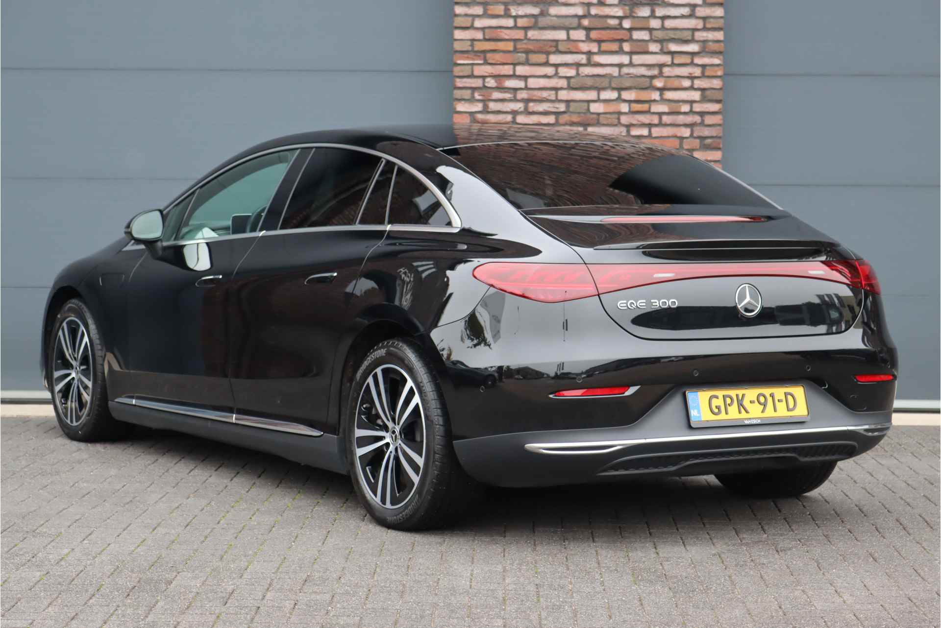 Mercedes-Benz EQE 300 Luxury Line 89 kWh | Distronic Pro | Memory | Trekhaak | Leder | Camera | Dodehoekassistent | Verwarmd Stuurwiel | Keyless Go | Warmtepomp | - 6/40