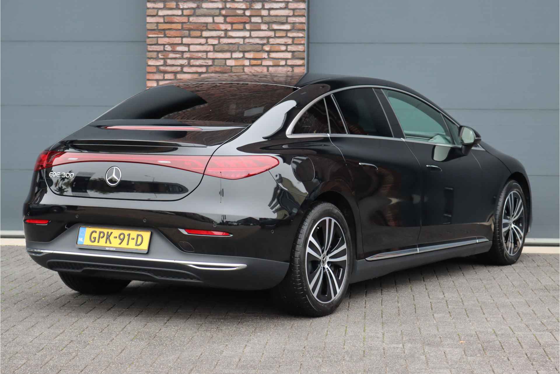 Mercedes-Benz EQE 300 Luxury Line 89 kWh | Distronic Pro | Memory | Trekhaak | Leder | Camera | Dodehoekassistent | Verwarmd Stuurwiel | Keyless Go | Warmtepomp | - 8/40