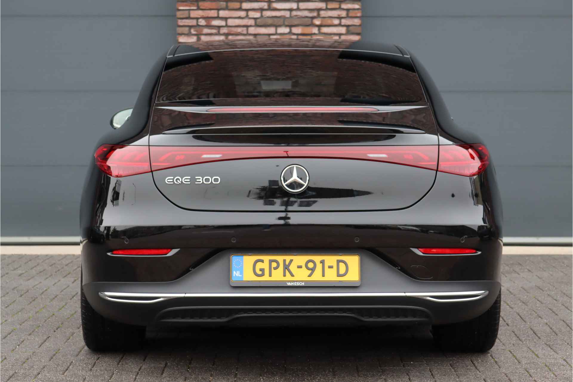 Mercedes-Benz EQE 300 Luxury Line 89 kWh | Distronic Pro | Memory | Trekhaak | Leder | Camera | Dodehoekassistent | Verwarmd Stuurwiel | Keyless Go | Warmtepomp | - 16/40