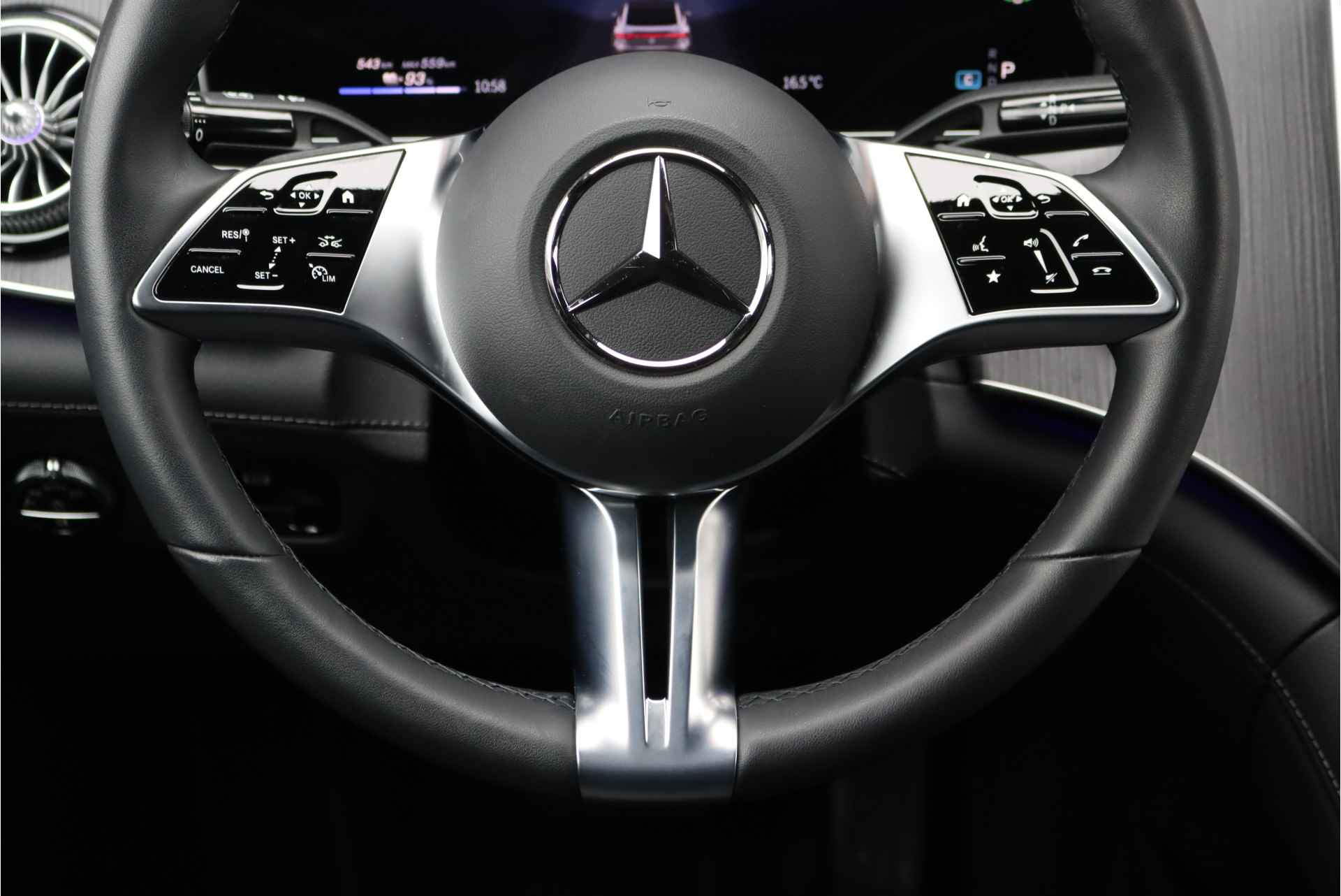 Mercedes-Benz EQE 300 Luxury Line 89 kWh | Distronic Pro | Memory | Trekhaak | Leder | Camera | Dodehoekassistent | Verwarmd Stuurwiel | Keyless Go | Warmtepomp | - 32/40