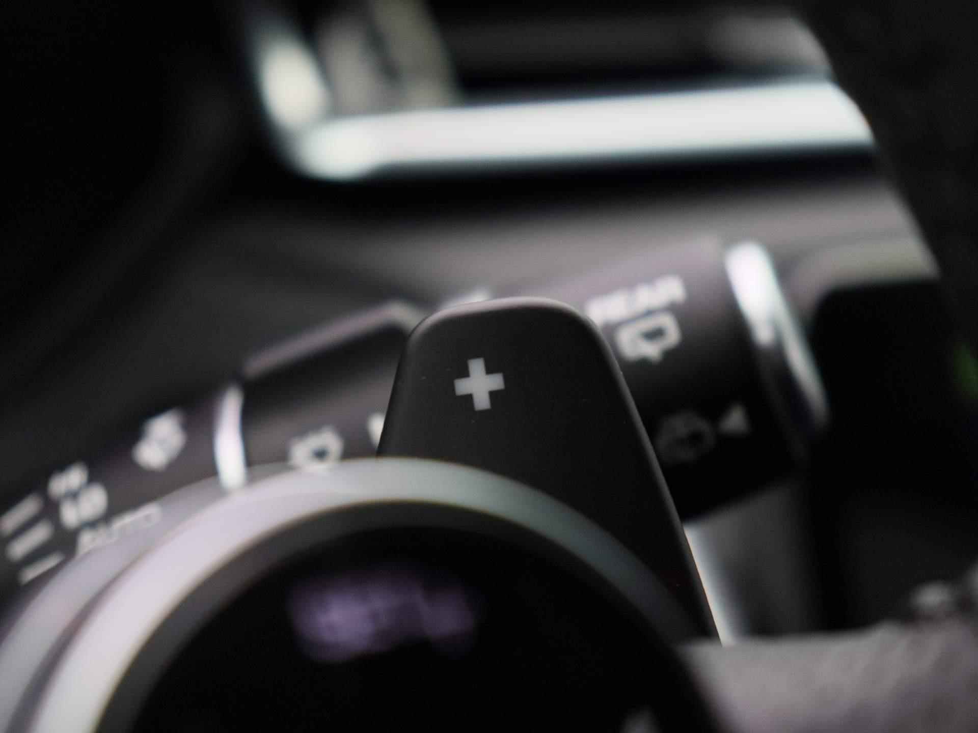 Land Rover Range Rover Velar 2.0 P250 Turbo AWD | Automaat | Navigatie | Climate control | Parkeer sensoren | LMV | Camera | LED | Half-Leder | - 30/48