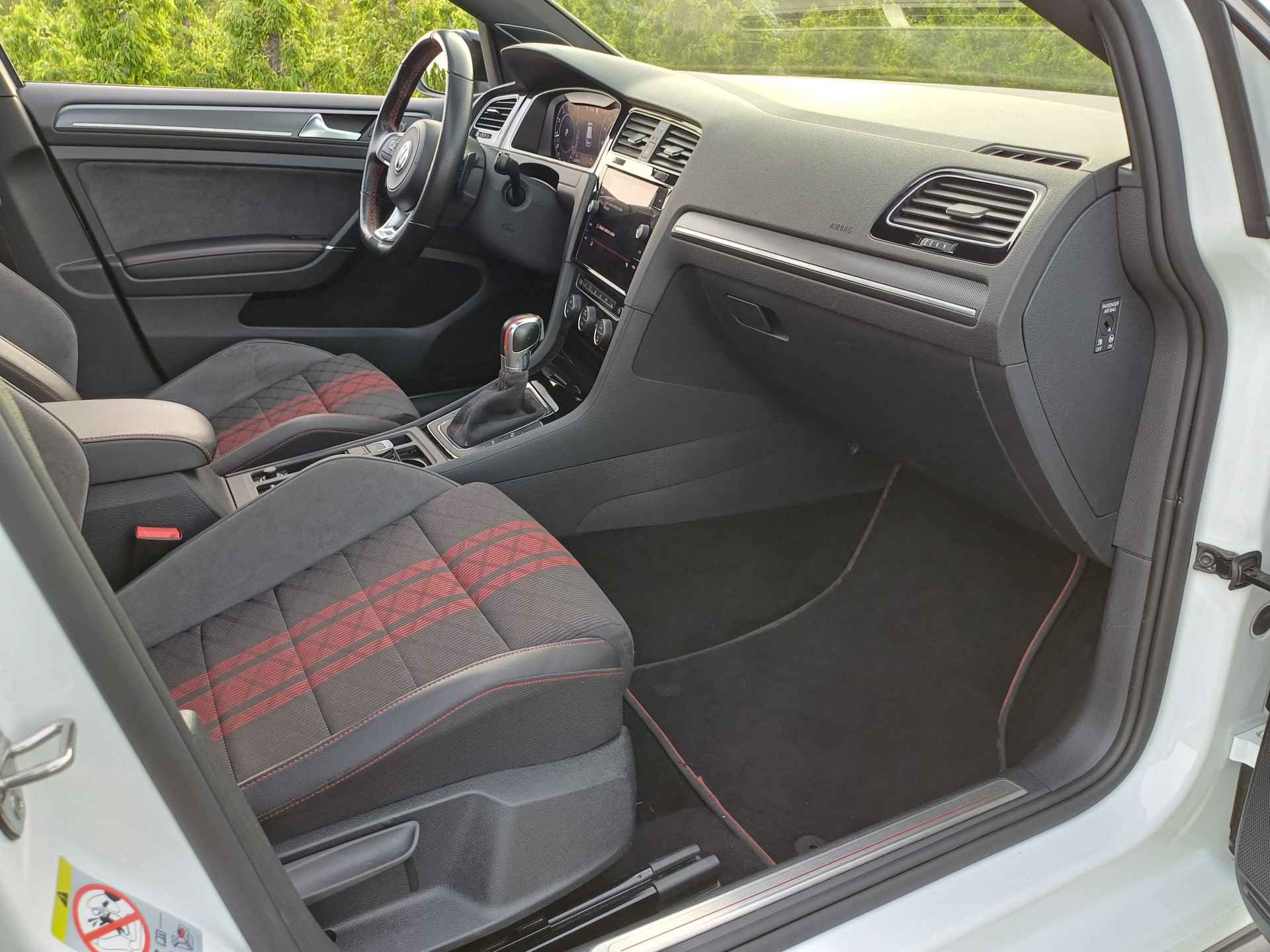Volkswagen Golf 2.0 TSI GTI TCR Pano dak | LED | Carplay | Digi Dash | Navi | Dynaudio | 290PK - 39/53