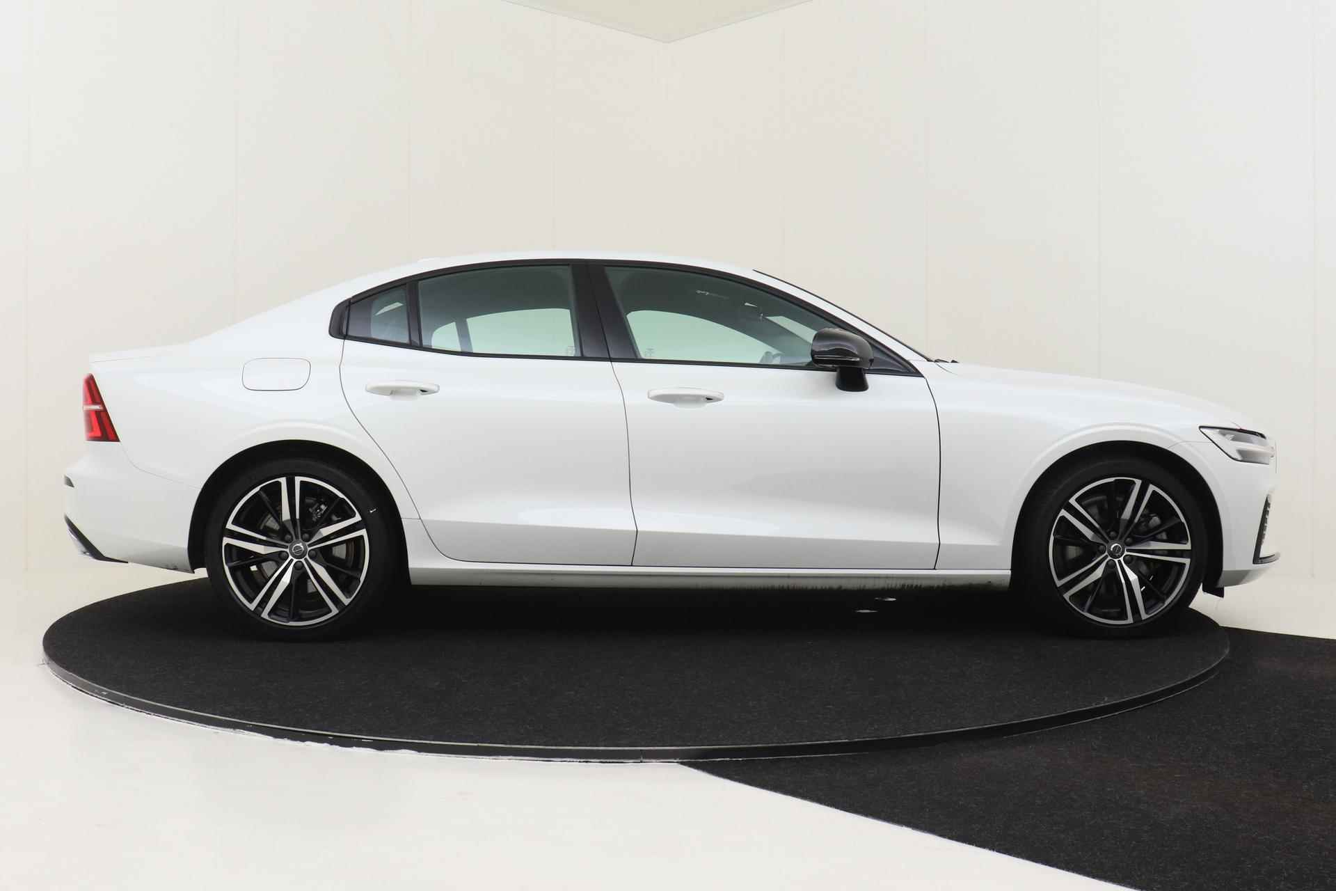 Volvo S60 RECHARGE T6 AWD R-DESIGN -HK-AUDIO|CLIMATE|CAMERA|ADAP.CRUISE|BLIS - 13/41