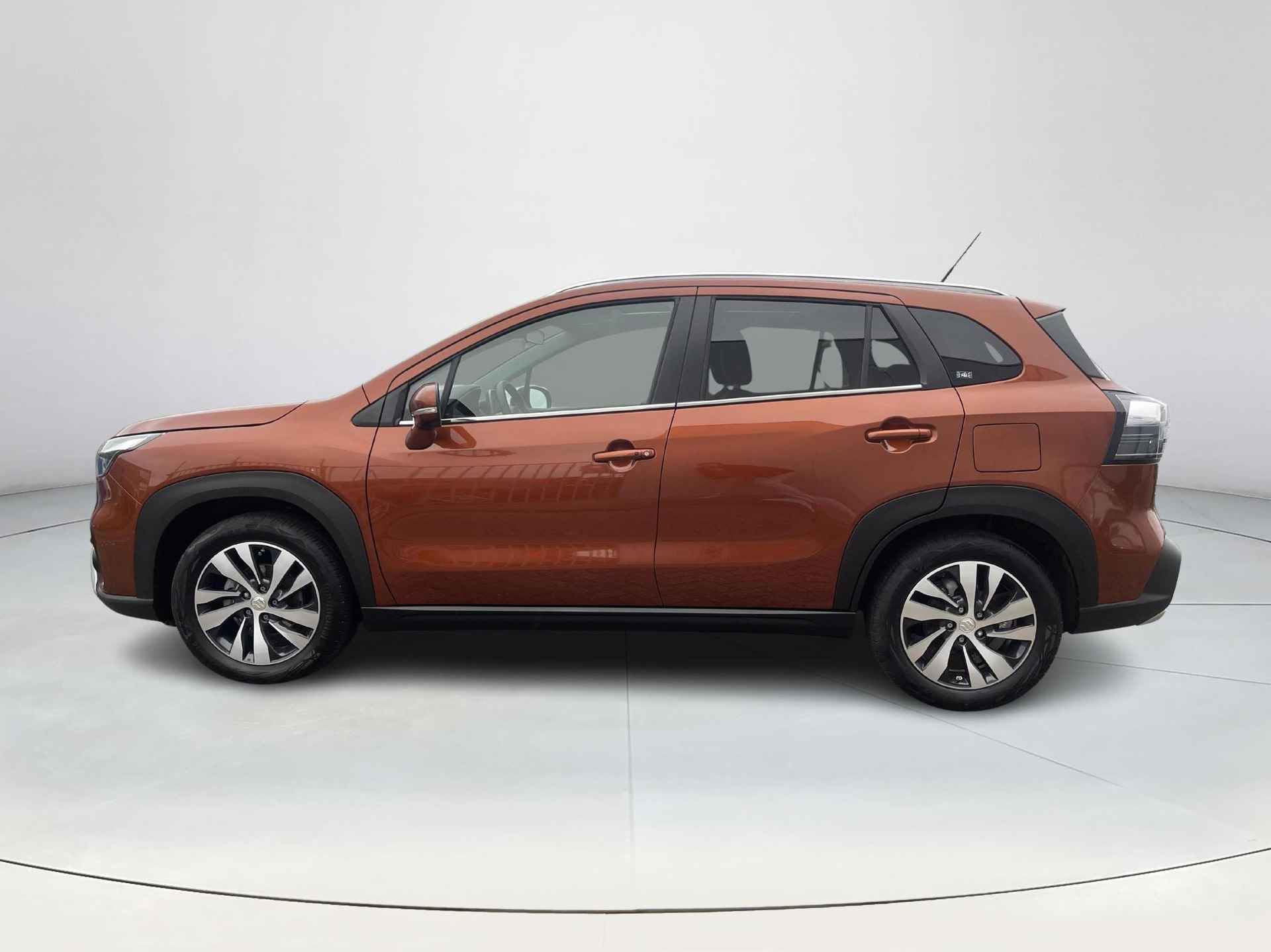 Suzuki S-cross 1.5 Hybrid Style automaat Elektrisch glazen panorama-dak | Afneembare trekhaak | parkeersensoren voor- en achter | Automaat | Climate Control | Apple CarPlay & Android Auto | Stoelverwarming | Fabrieksgarantie tm mei 2029 - 3/45