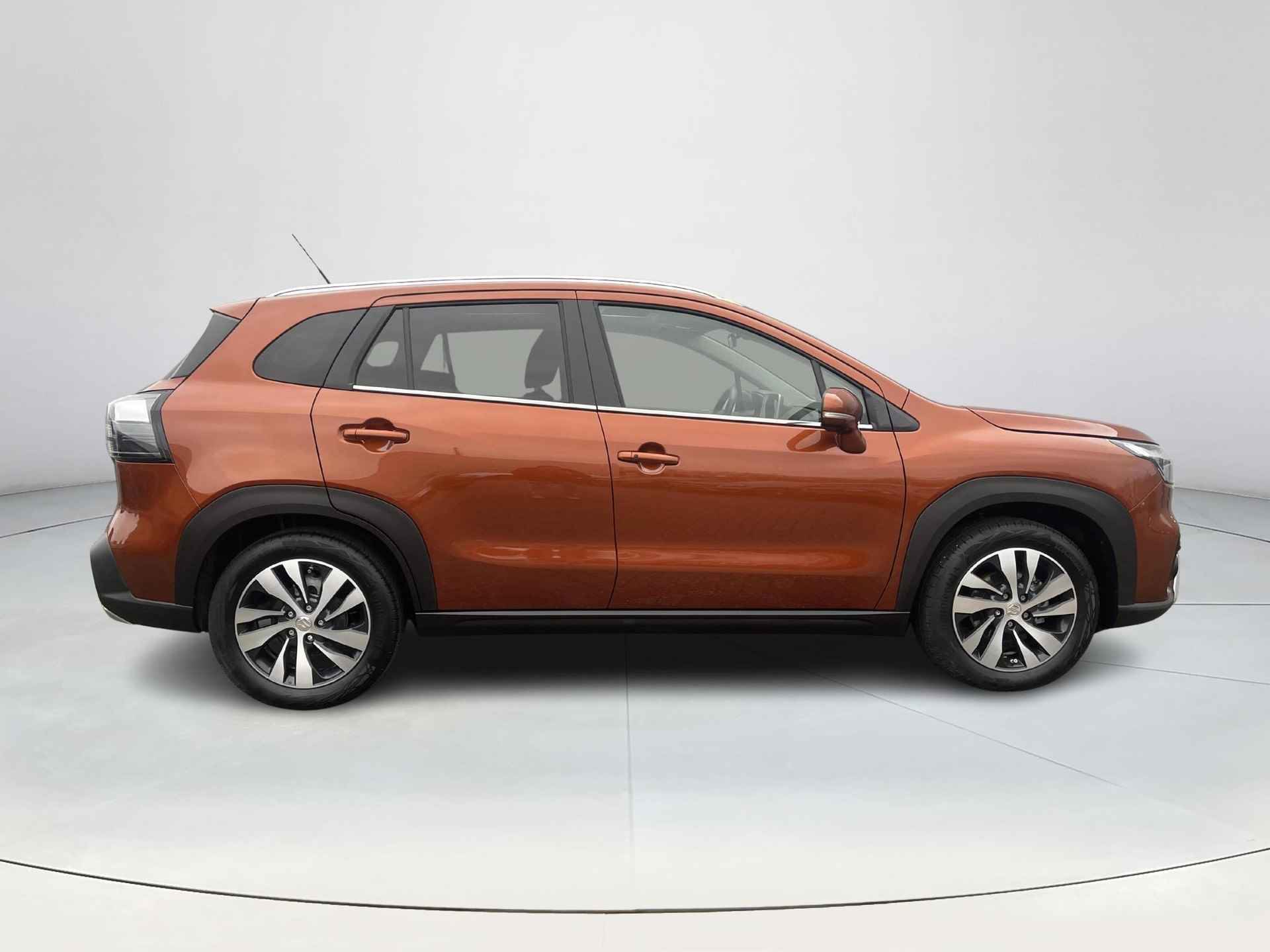 Suzuki S-cross 1.5 Hybrid Style automaat Elektrisch glazen panorama-dak | Afneembare trekhaak | parkeersensoren voor- en achter | Automaat | Climate Control | Apple CarPlay & Android Auto | Stoelverwarming | Fabrieksgarantie tm mei 2029 - 7/45