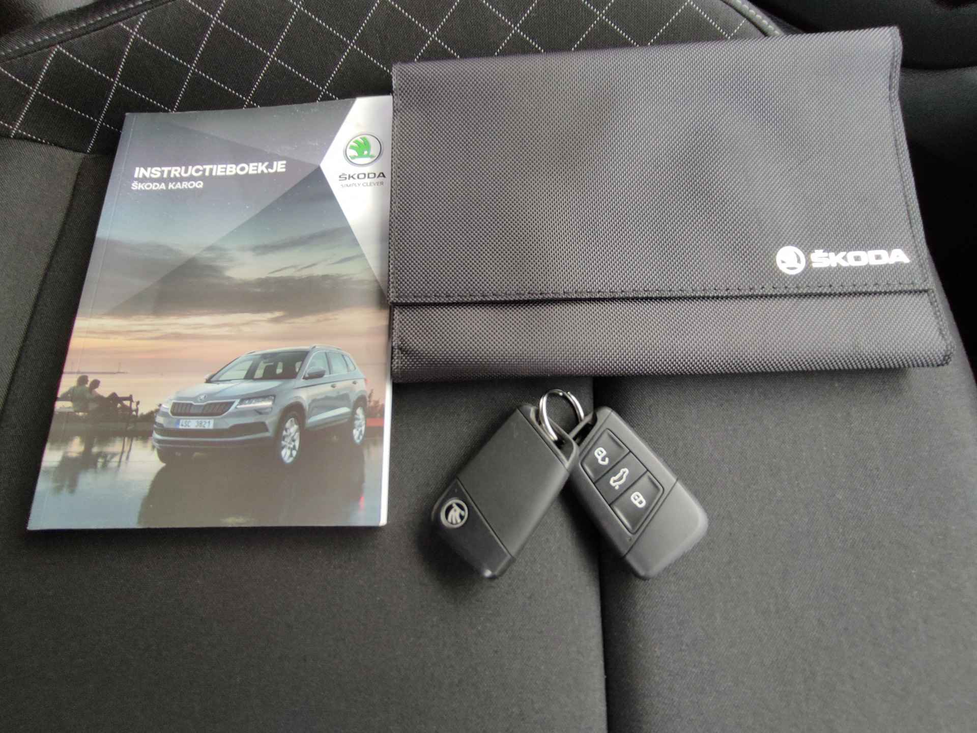 Škoda Karoq 1.0 TSI Business Edition Navigatie - Climatronic - 16Inch LMV - Apple Carplay/Android Auto - NL auto - 26/29