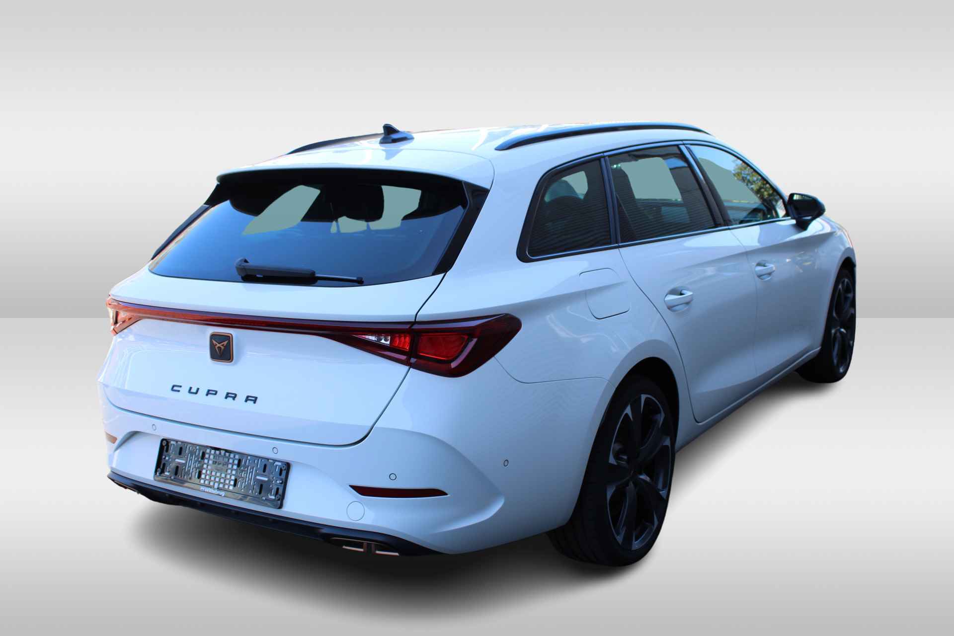 CUPRA Leon Sportstourer 1.4 e-Hybrid 245pk DSG VZ Adrenaline / 19" LMV / LED / Stuur & Stoelverwarming / Elektrische Achterklep / Navigatie - 7/29