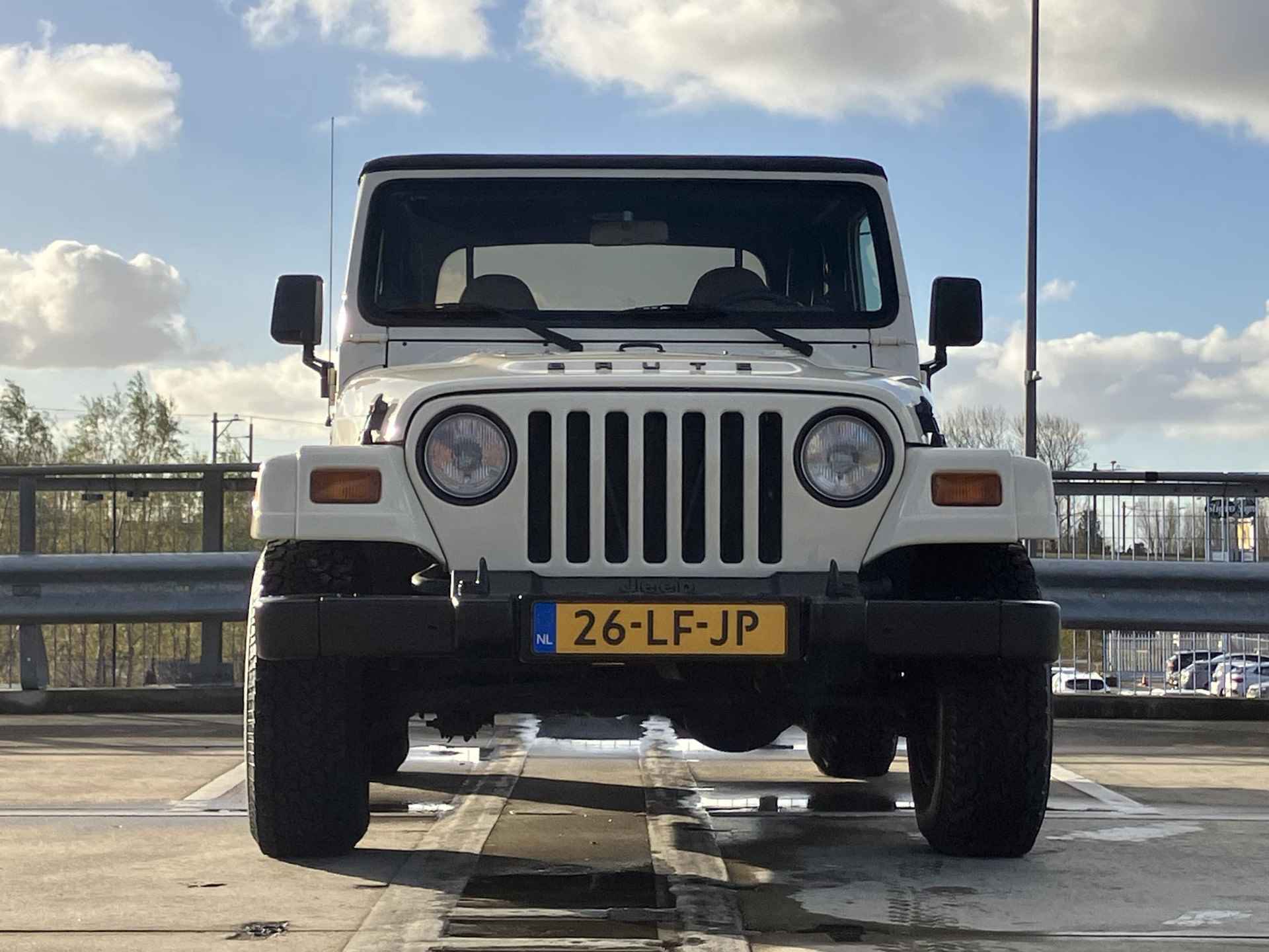 Jeep Wrangler 4.0i Softtop / One off kind BRUTE / Top staat - 3/46