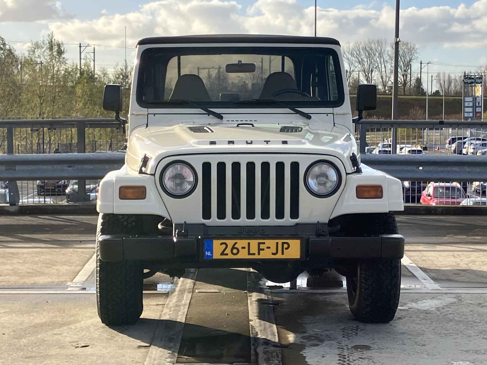 Jeep Wrangler 4.0i Softtop / One off kind BRUTE / Top staat - 24/46