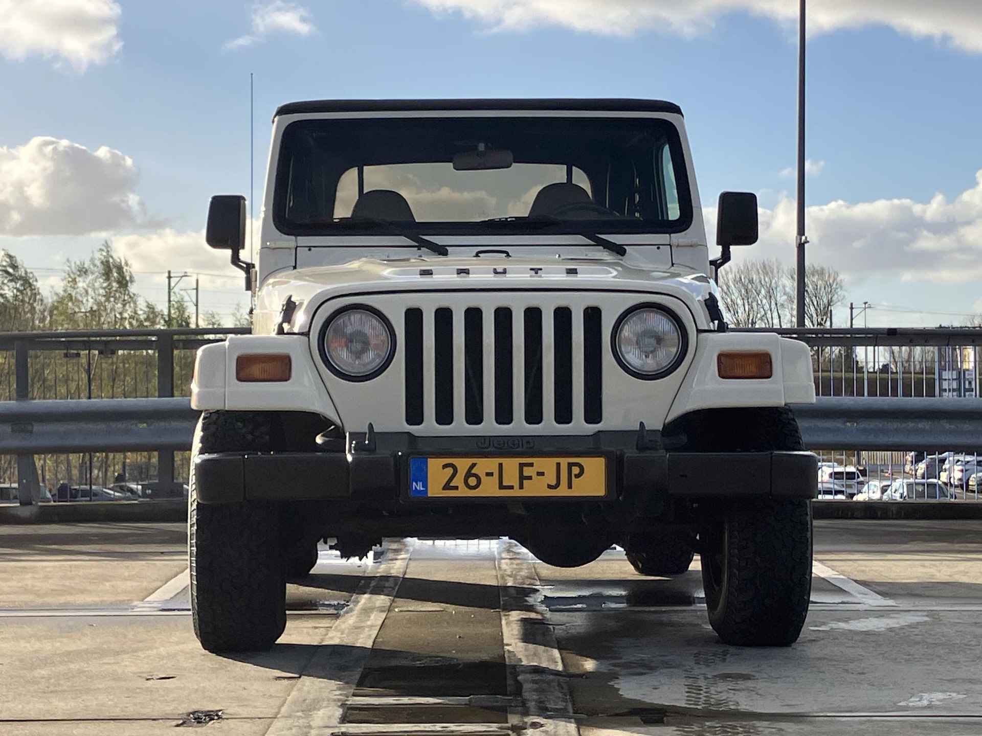 Jeep Wrangler 4.0i Softtop / One off kind BRUTE / Top staat - 42/46