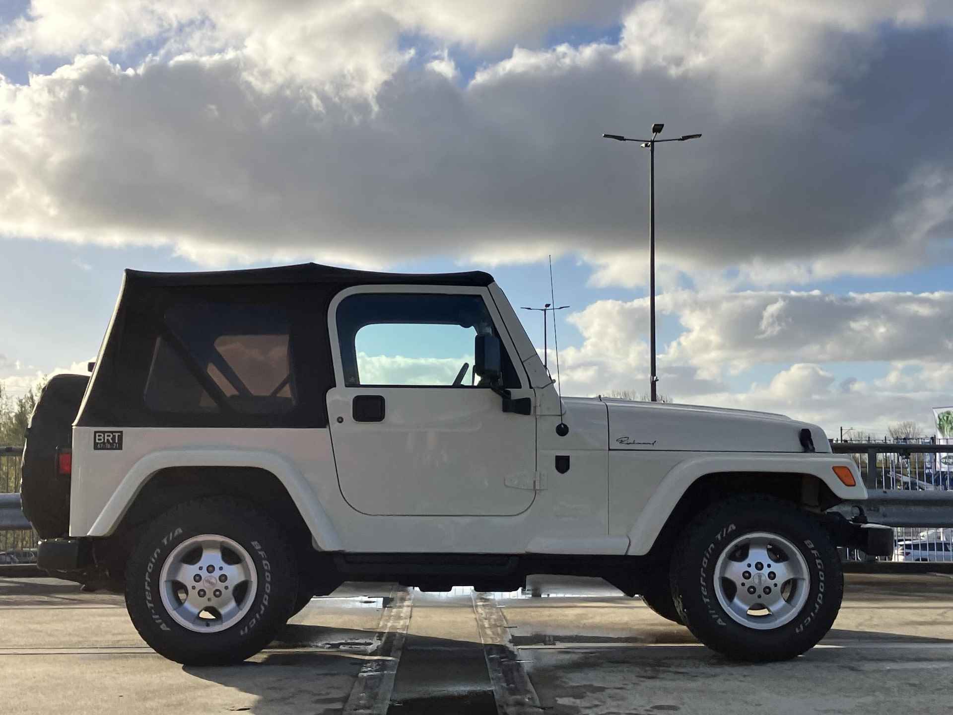 Jeep Wrangler 4.0i Softtop / One off kind BRUTE / Top staat - 44/46