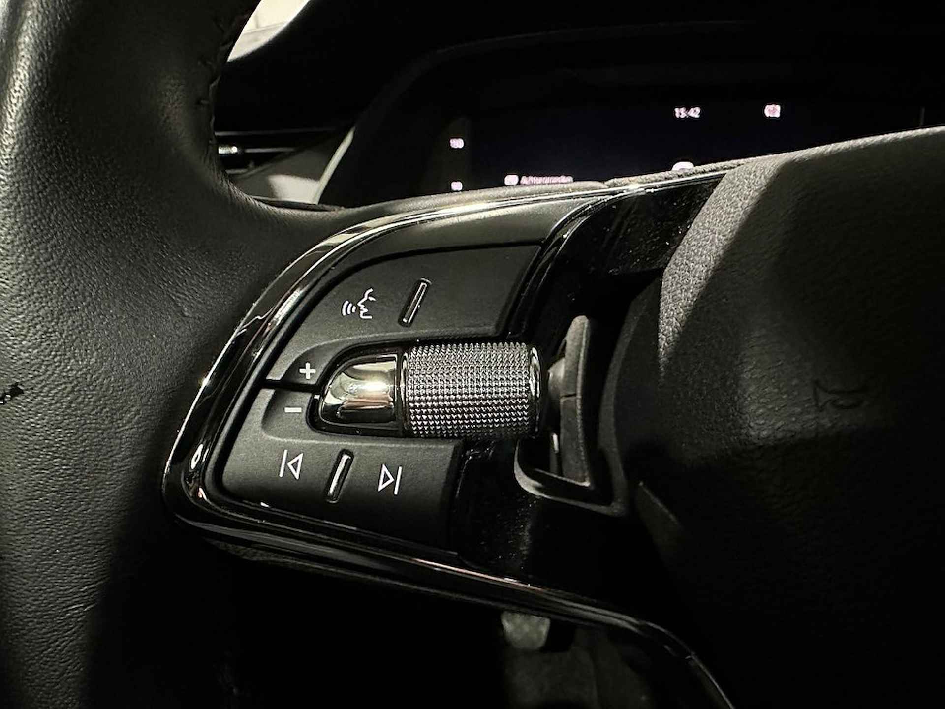Škoda Octavia Combi 1.0 TSI Business Edition Digitaal dashboard -  Elektrische achterklep - Led verlichting - Navigatie - Climatronic - 11/21