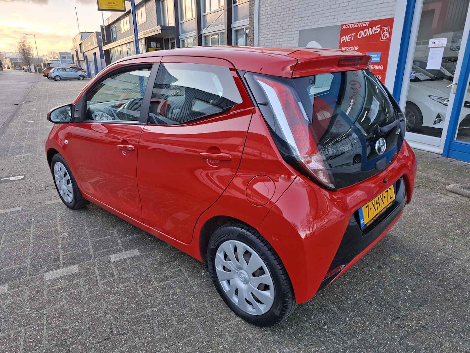 Toyota Aygo 1.0 VVT-i x-play - 7/17