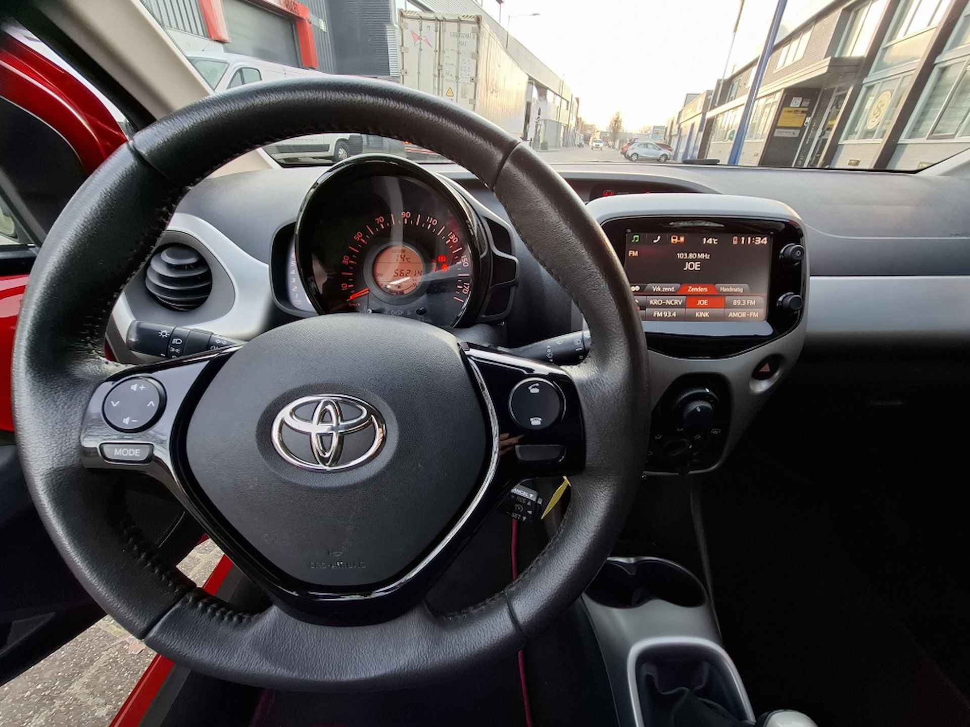 Toyota Aygo 1.0 VVT-i x-play - 8/17