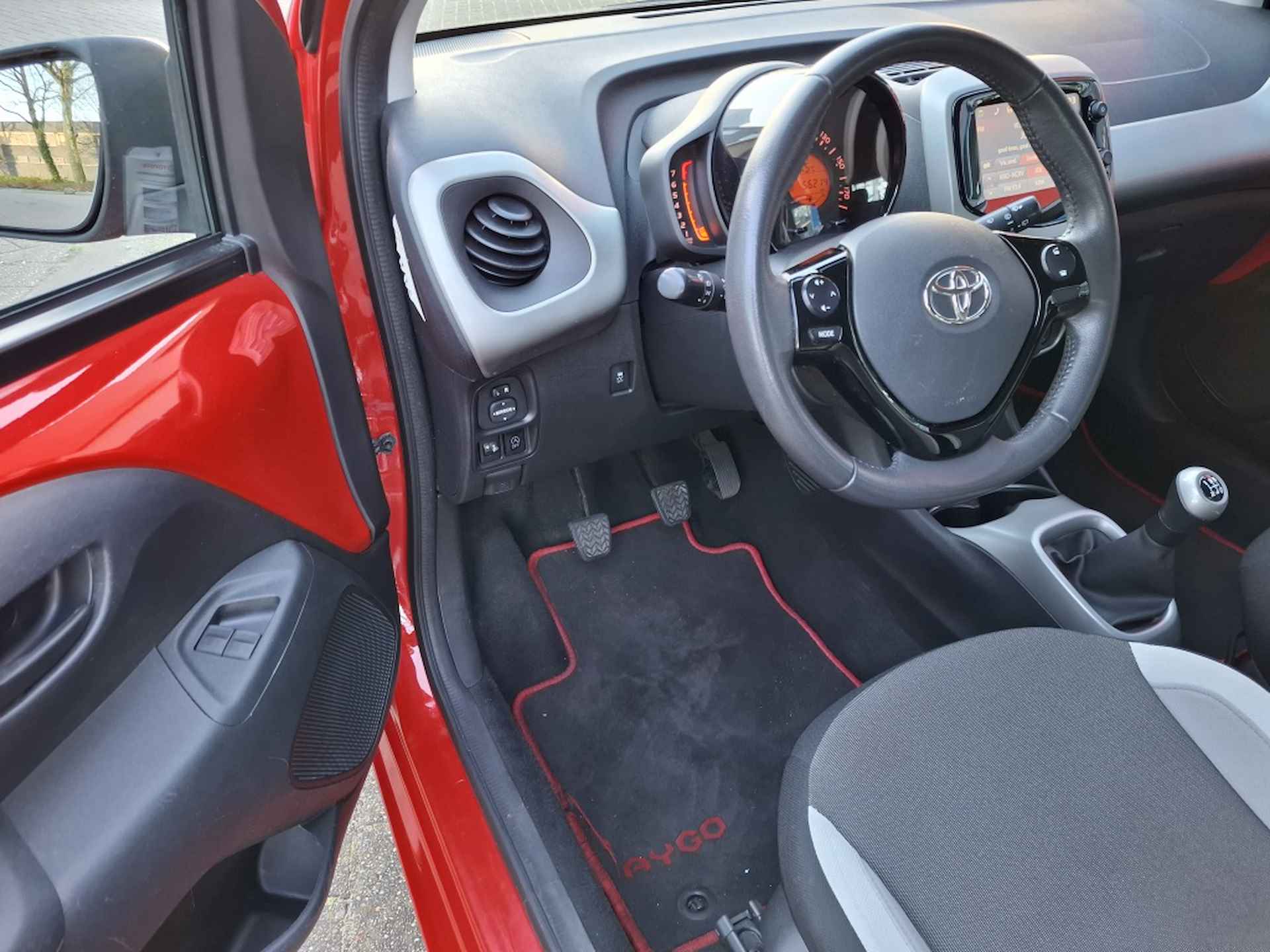 Toyota Aygo 1.0 VVT-i x-play - 9/17