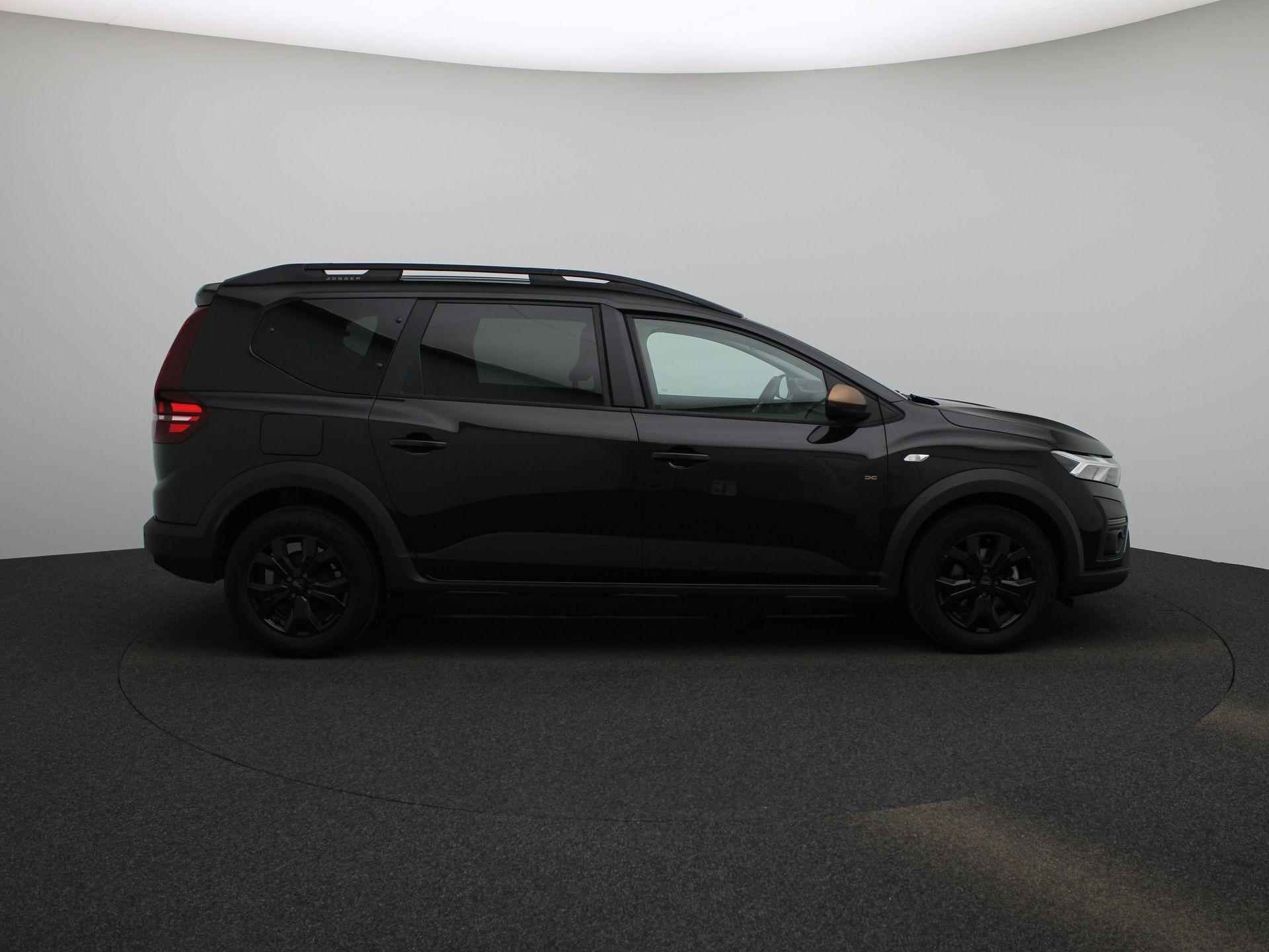 Dacia Jogger 1.0 TCe 110Pk Extreme 7p. | Climate Control | Navigatie via Apple Carplay/Android Auto | Cruise Control | Parkeersensoren incl. Camera | Keyless | Bluetooth Telefoonvoorbereiding | - 6/38