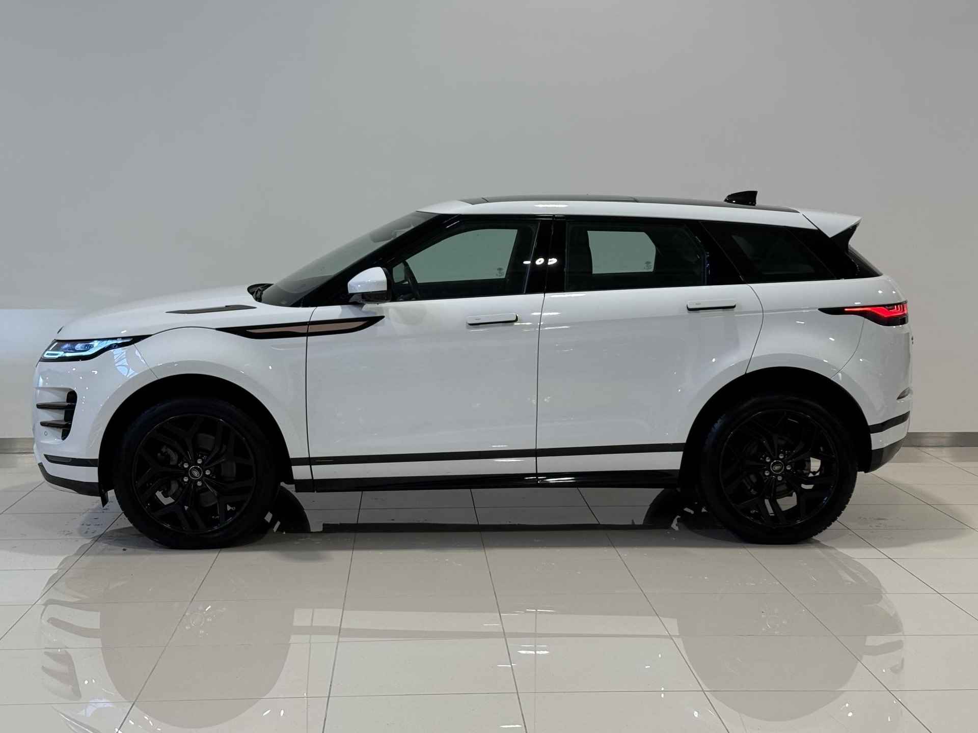 Land Rover Range Rover Evoque 2.0 P200 AWD R-Dynamic | Panorama schuif/kantel dak| 20 inch Gloss Black | Digital Dash - 2/25