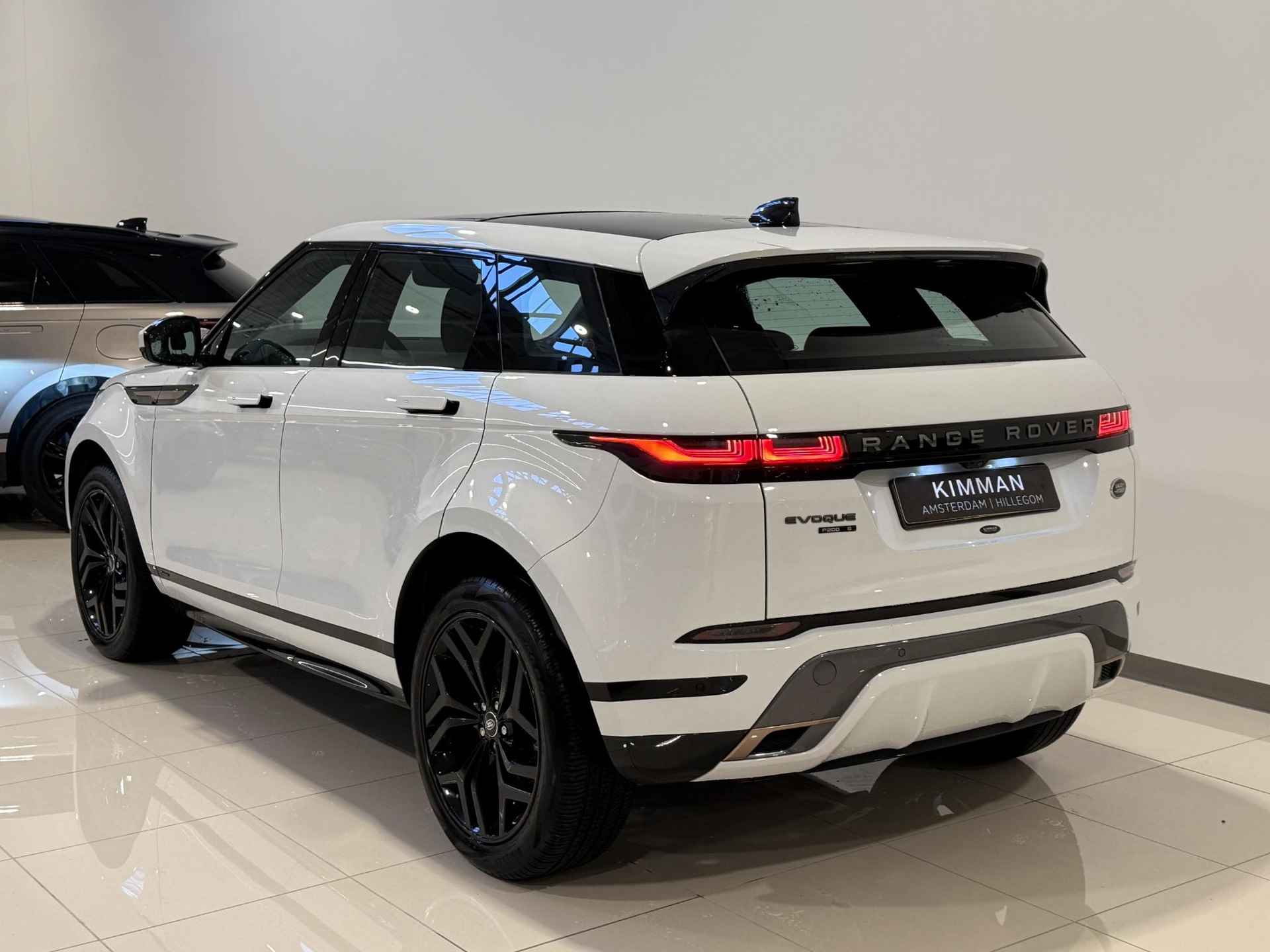 Land Rover Range Rover Evoque 2.0 P200 AWD R-Dynamic | Panorama schuif/kantel dak| 20 inch Gloss Black | Digital Dash - 6/25